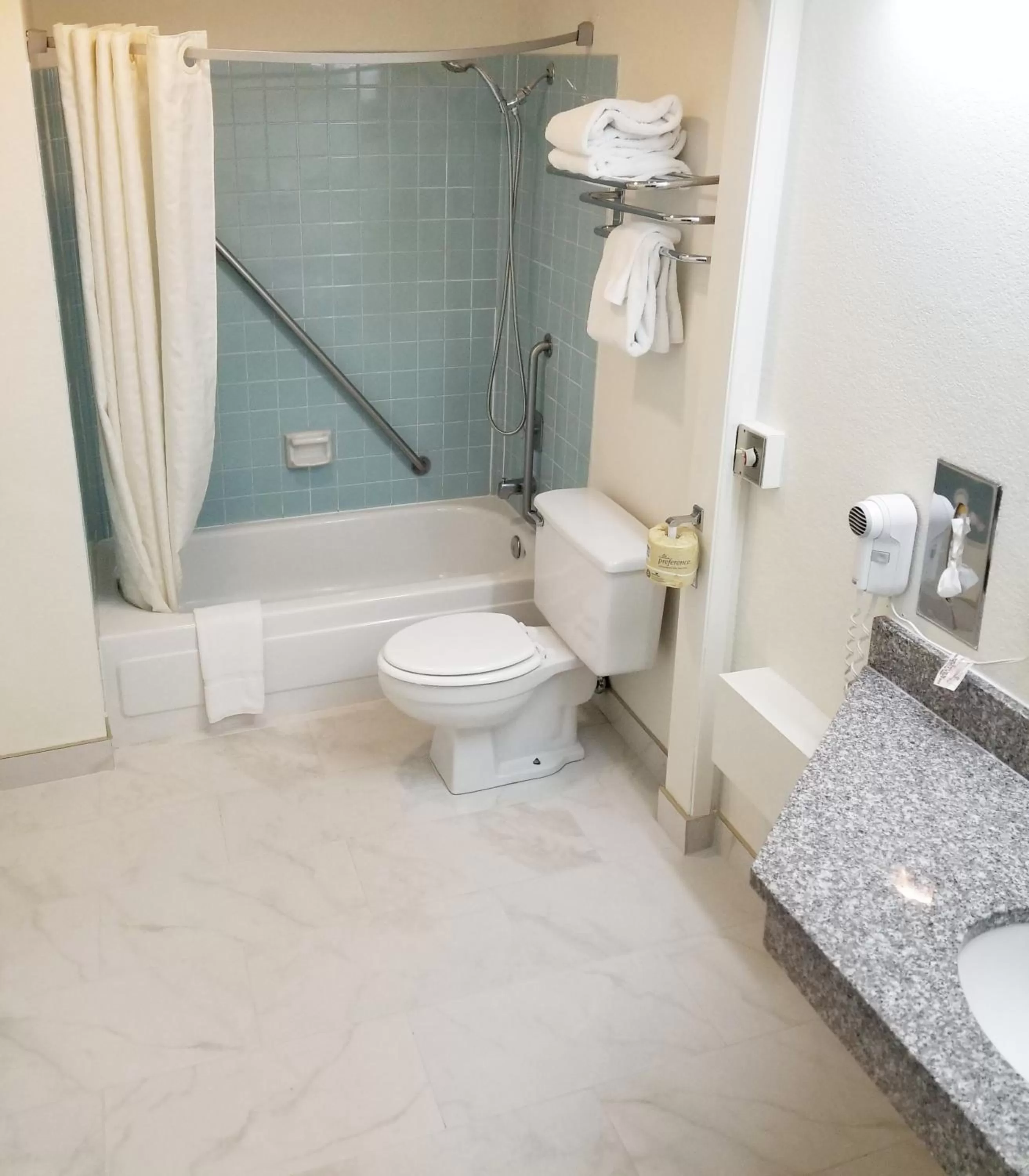 Shower in Alex Hotel and Suites