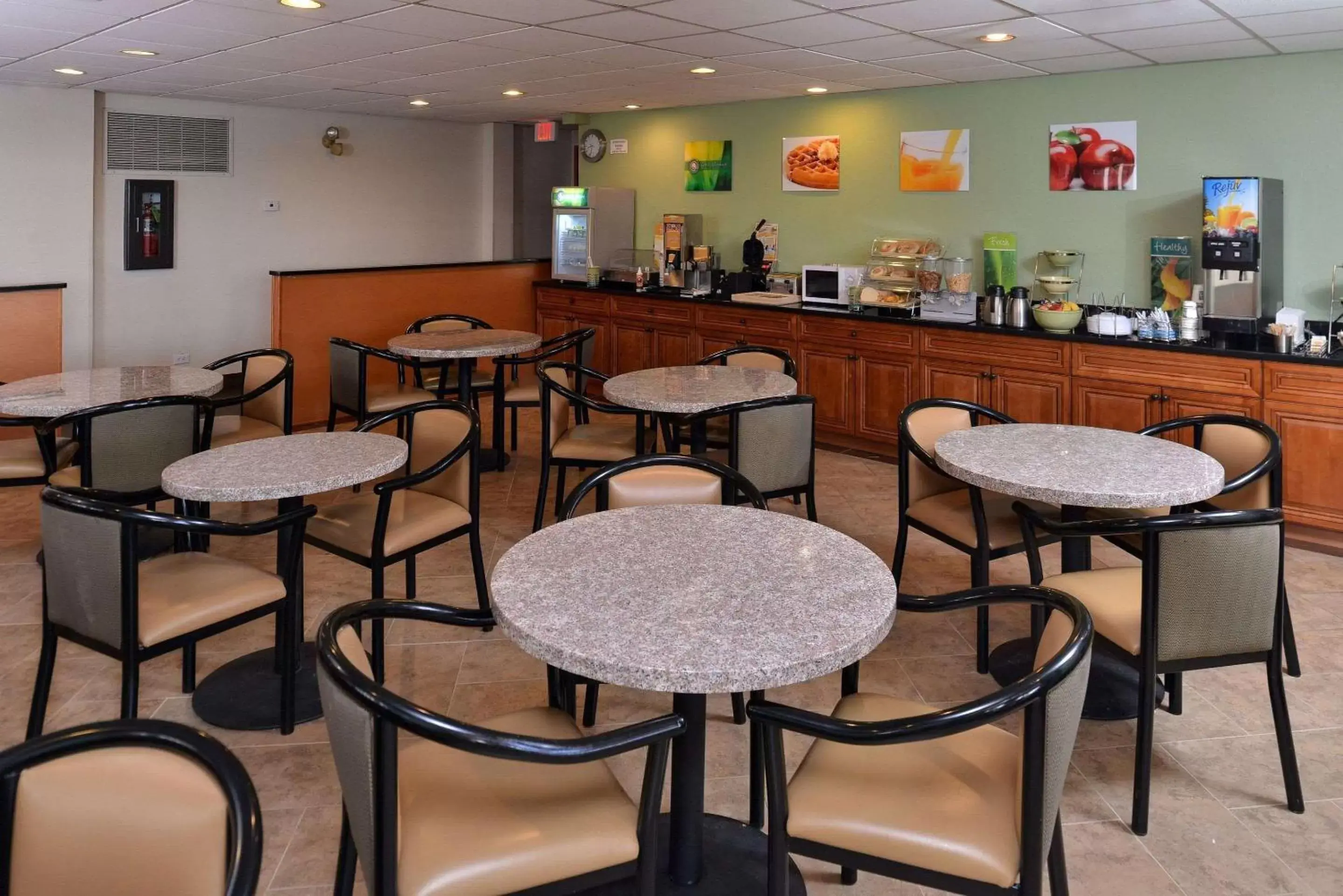 Restaurant/Places to Eat in Quality Inn & Suites Matteson near I-57