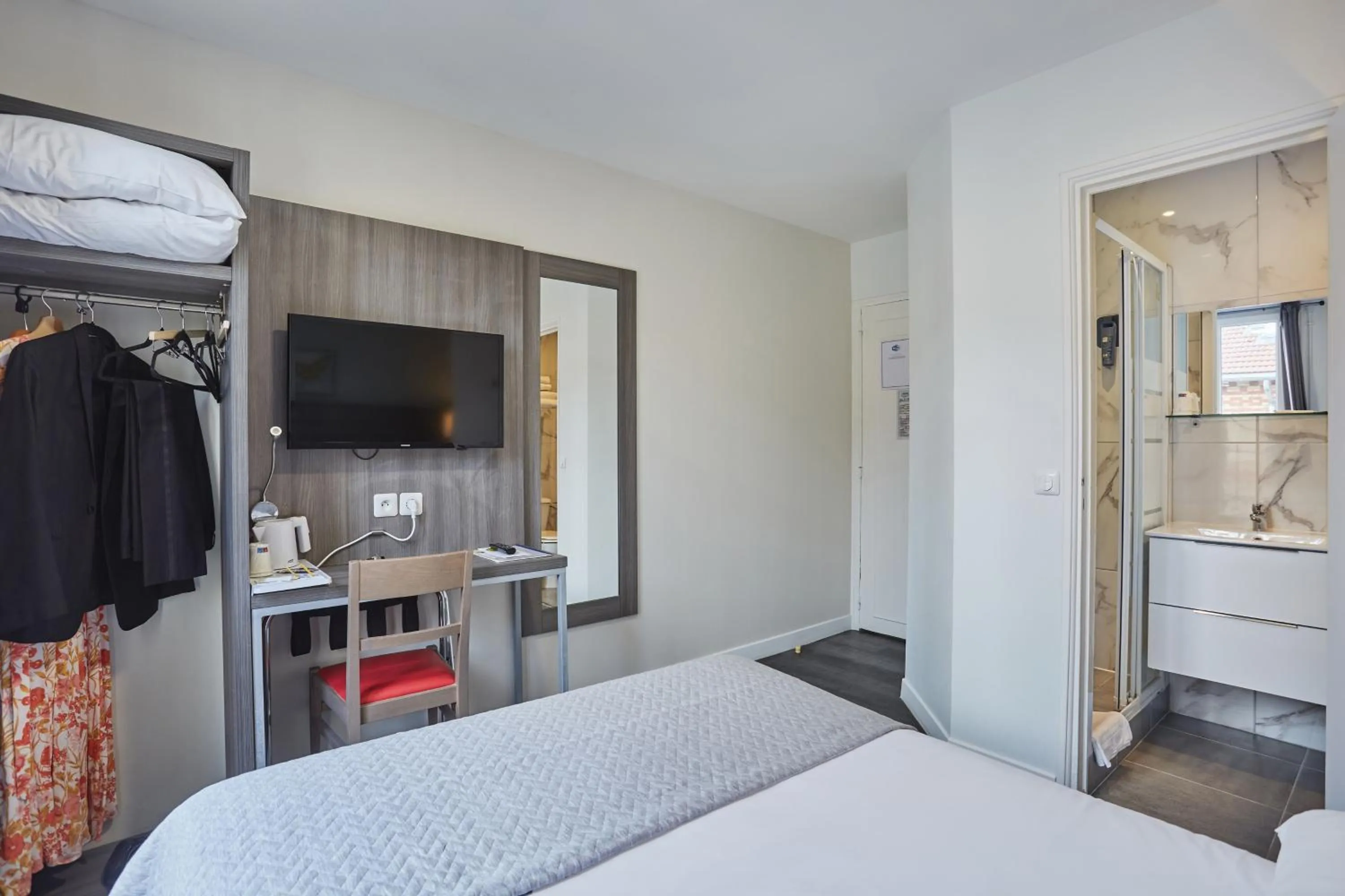 Bed in Hipotel Paris Buttes Chaumont