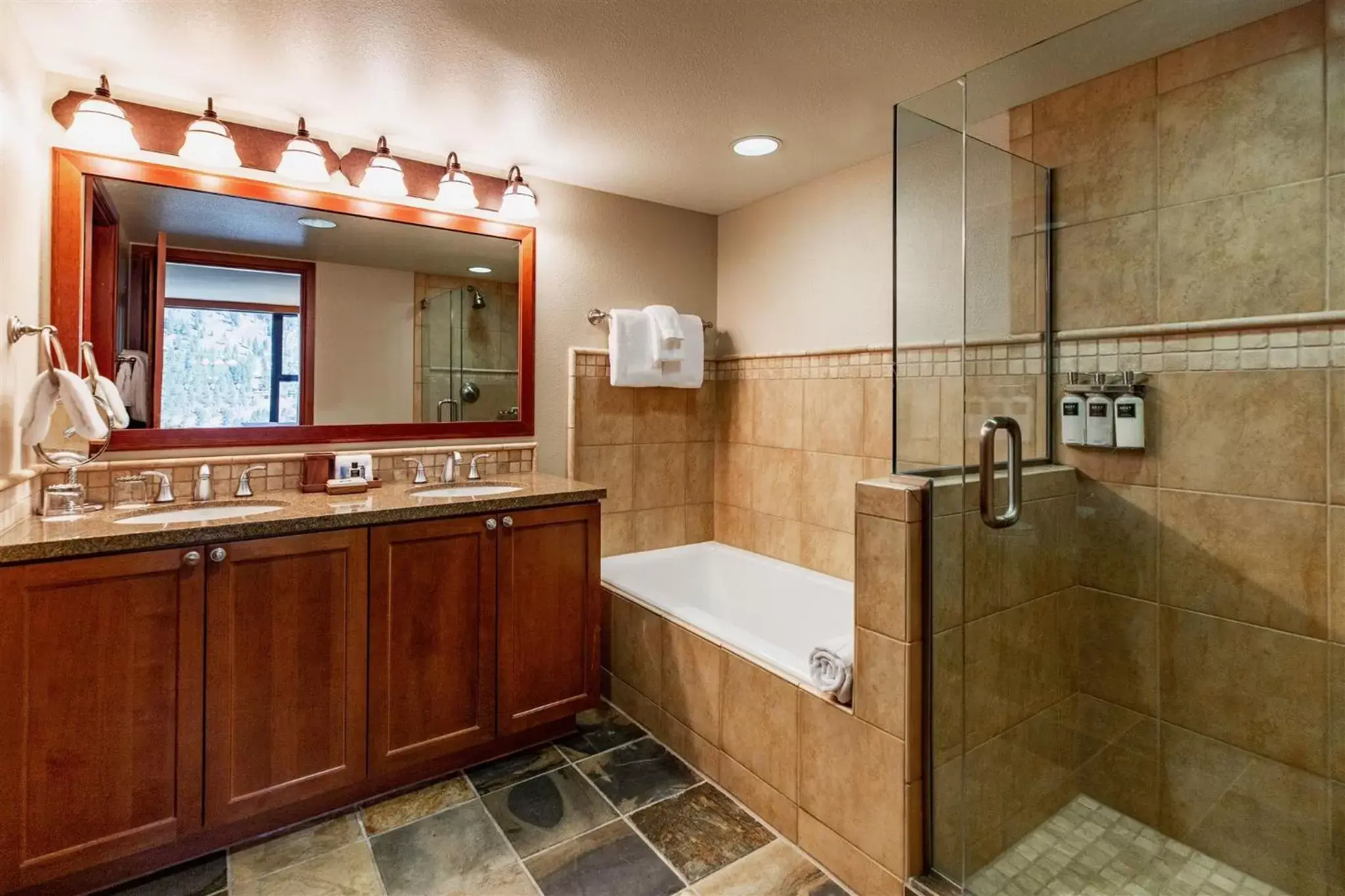 Bathroom in Everline Resort & Spa