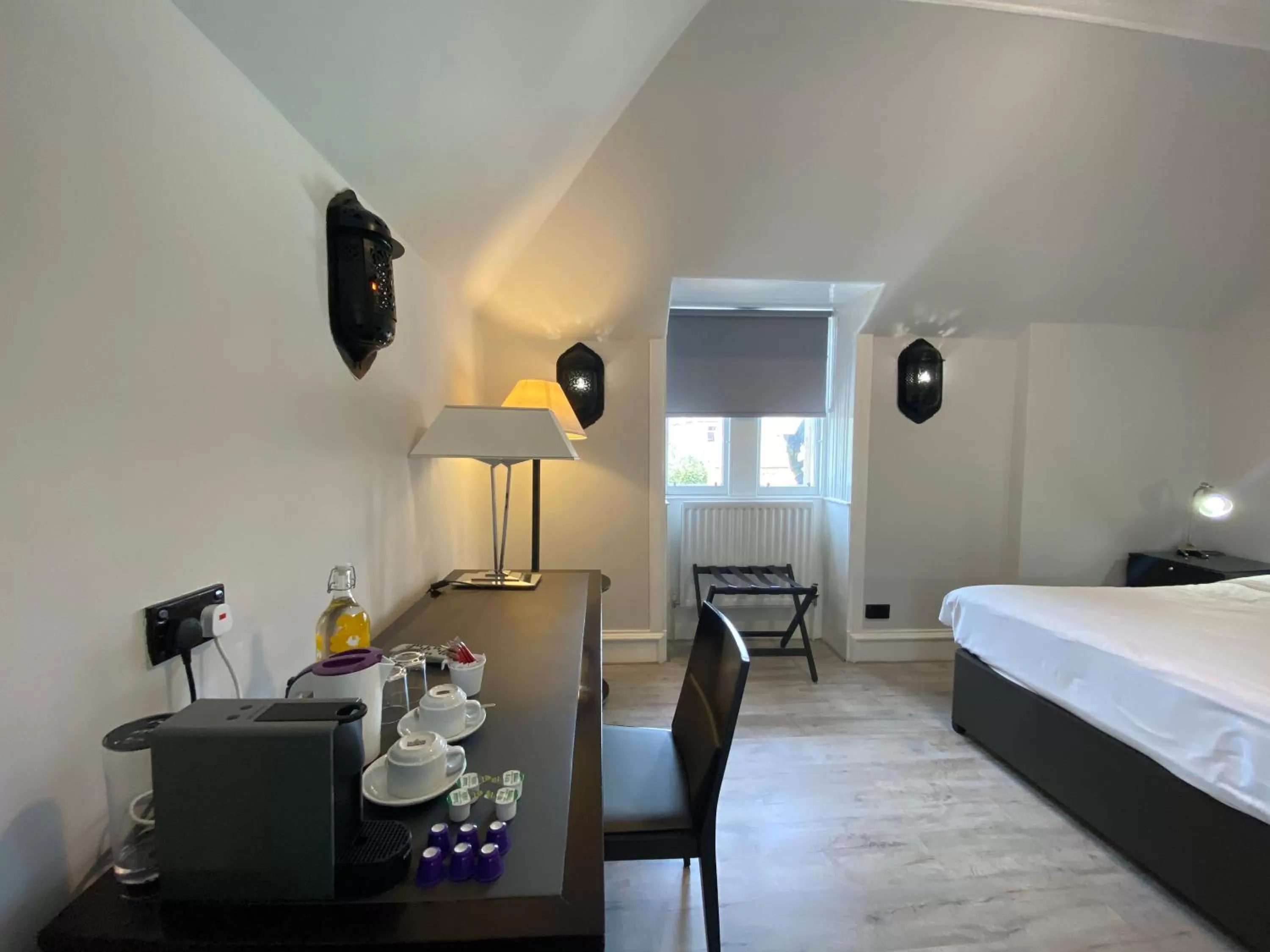 Bedroom, Bed in No6 West Coates