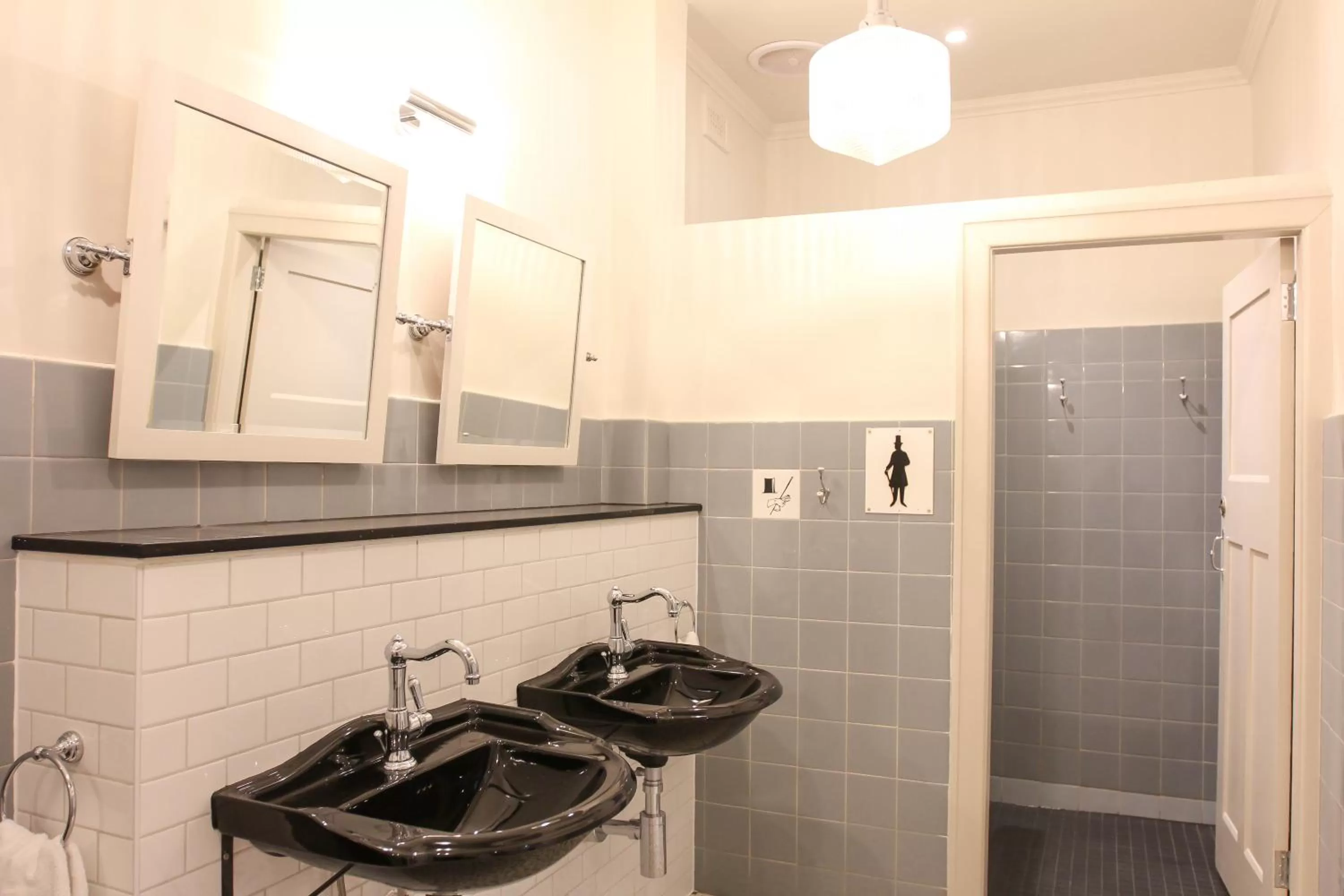 Alpine Hotel, Eat Drink Sleep