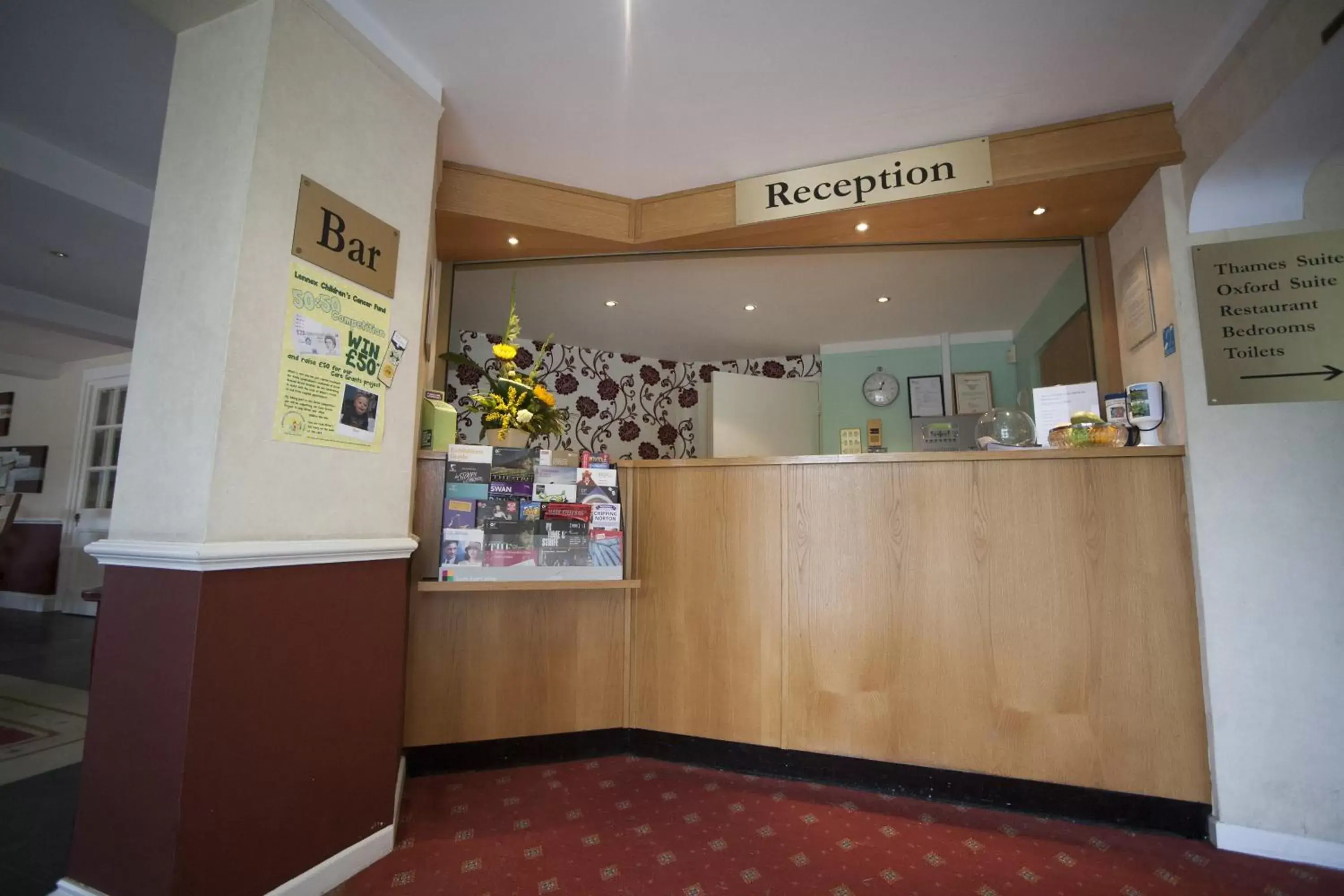 Property building, Lobby/Reception in Shillingford Bridge Hotel