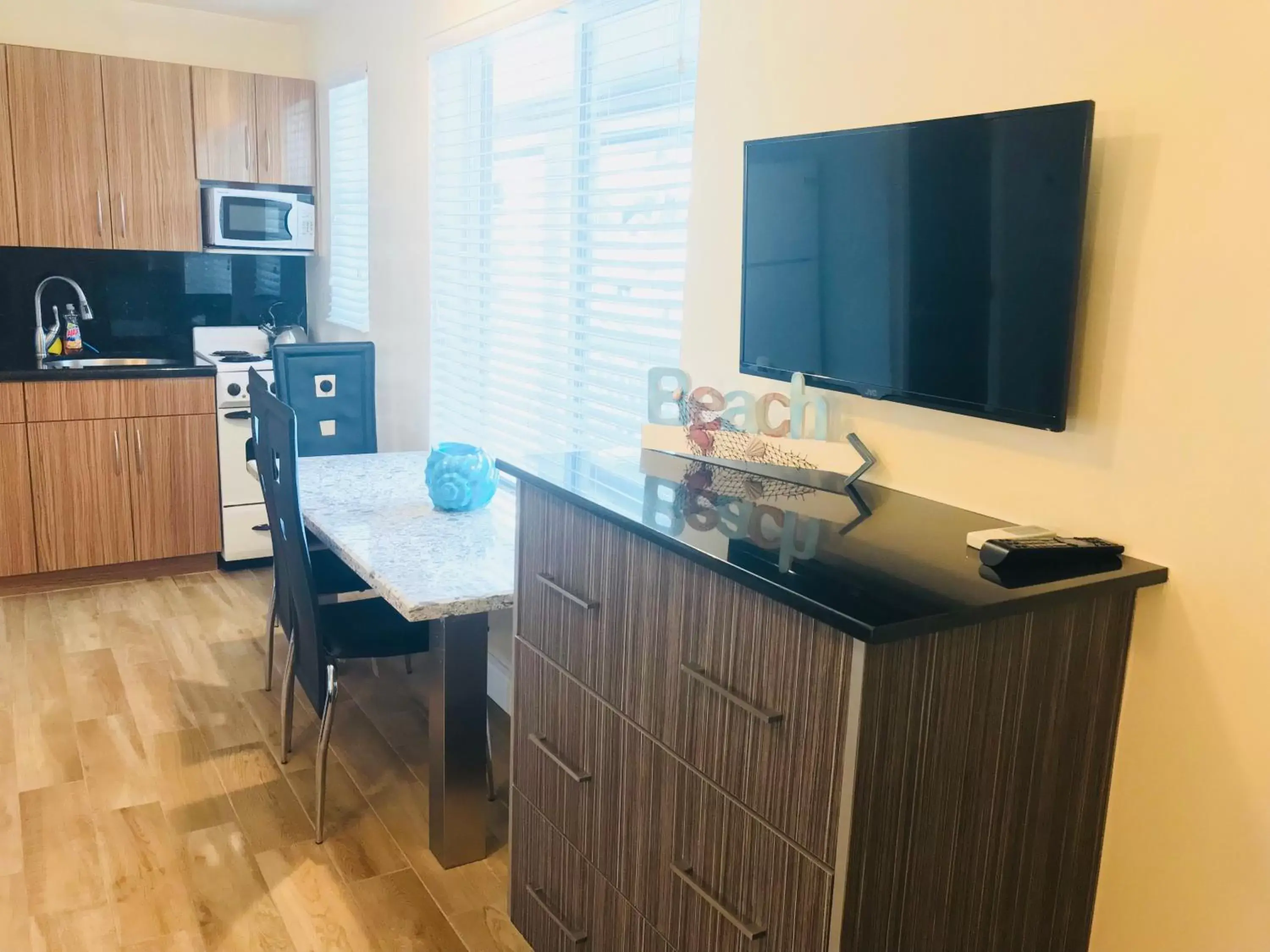 Dining area in Caribbean Resort Suites Dining area in Caribbean Resort Suites