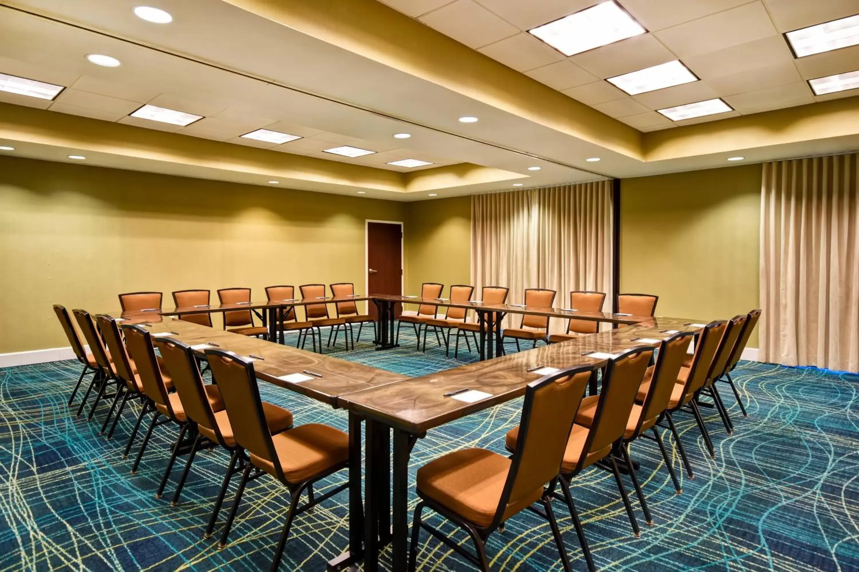 Meeting/conference room in SpringHill Suites by Marriott Baltimore BWI Airport