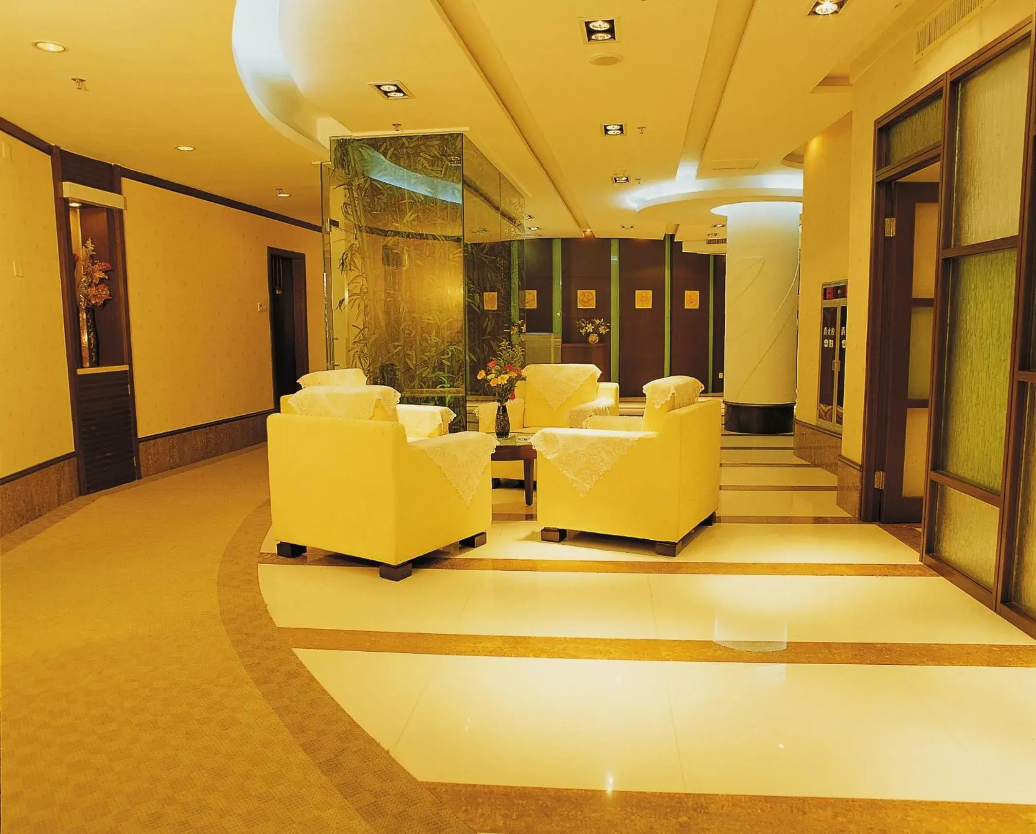 Lobby or reception in Xinhua Hotel