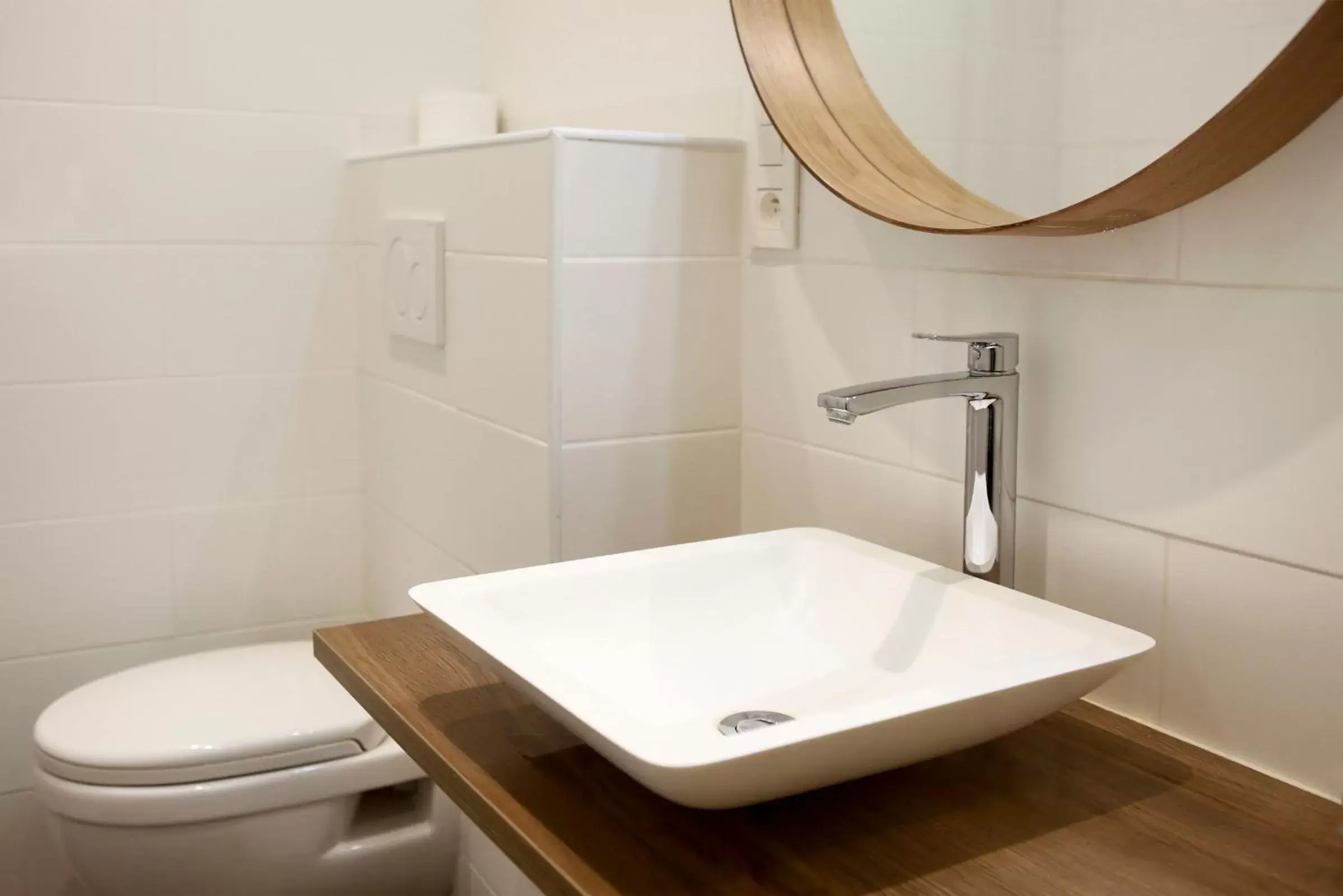 Property building, Bathroom in Hotel Montovani