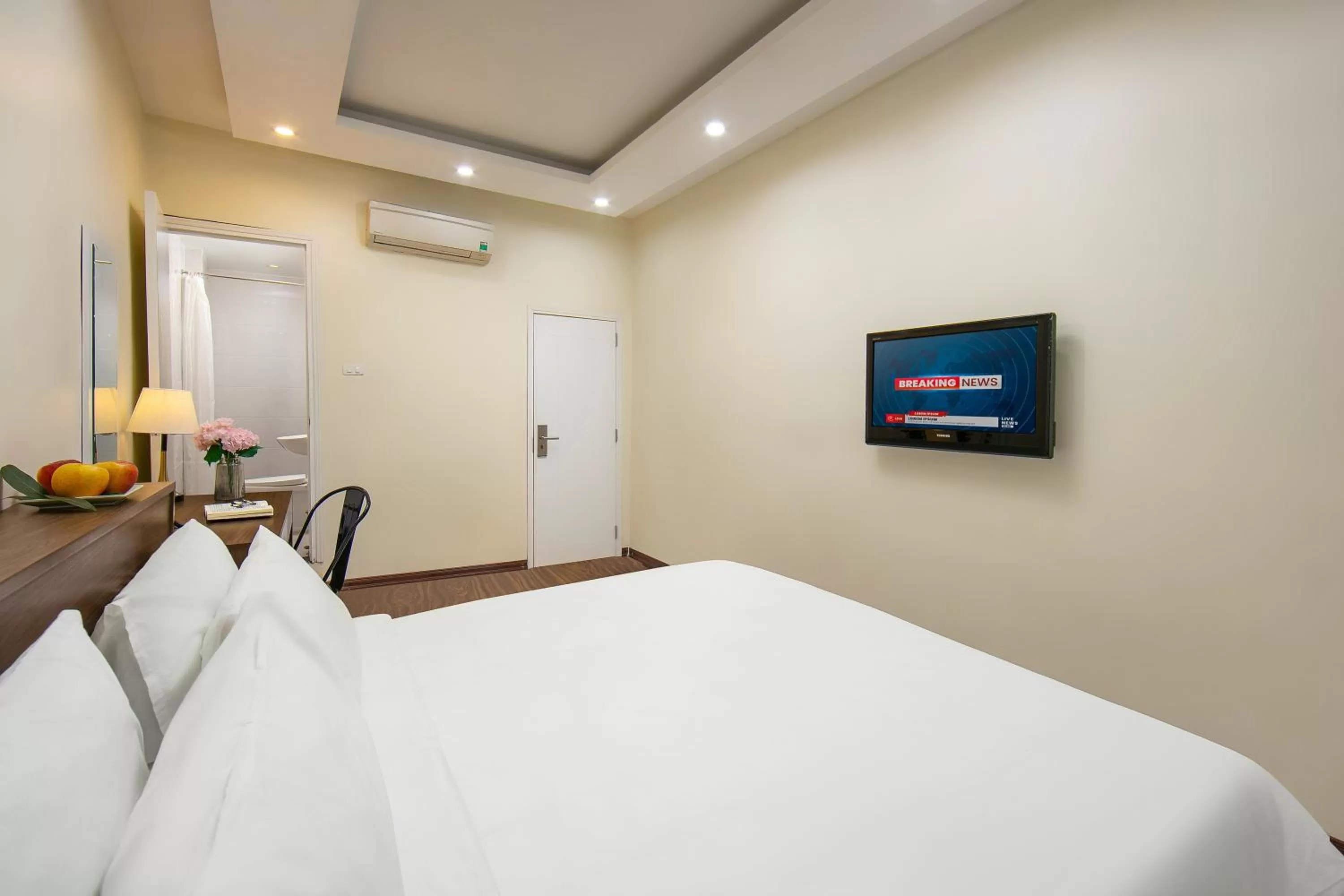 hair dresser, Bed in Queen Cafe Hotel & Pub