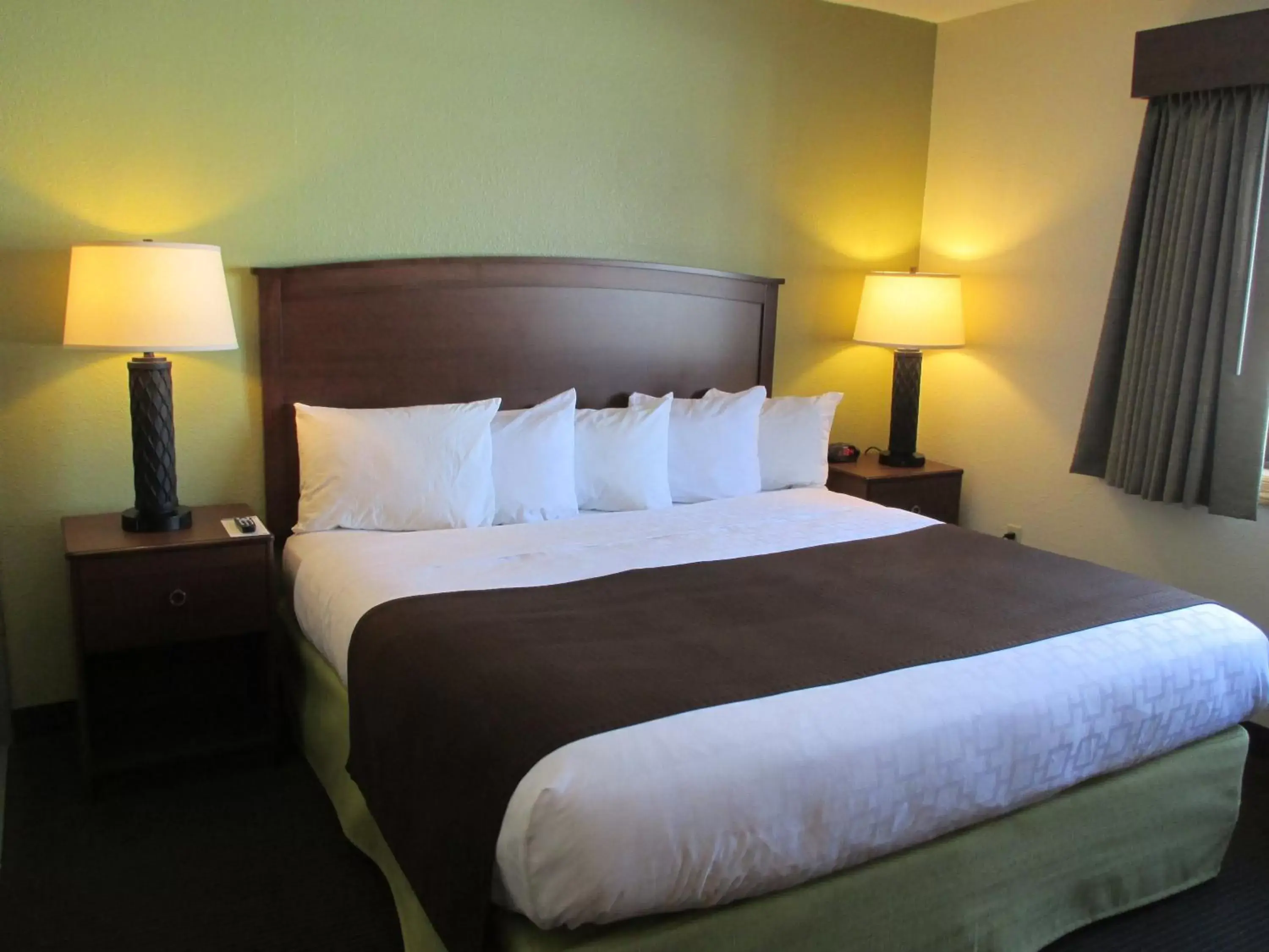 Bedroom, Bed in Cobblestone Hotel & Suites - Wisconsin Rapids