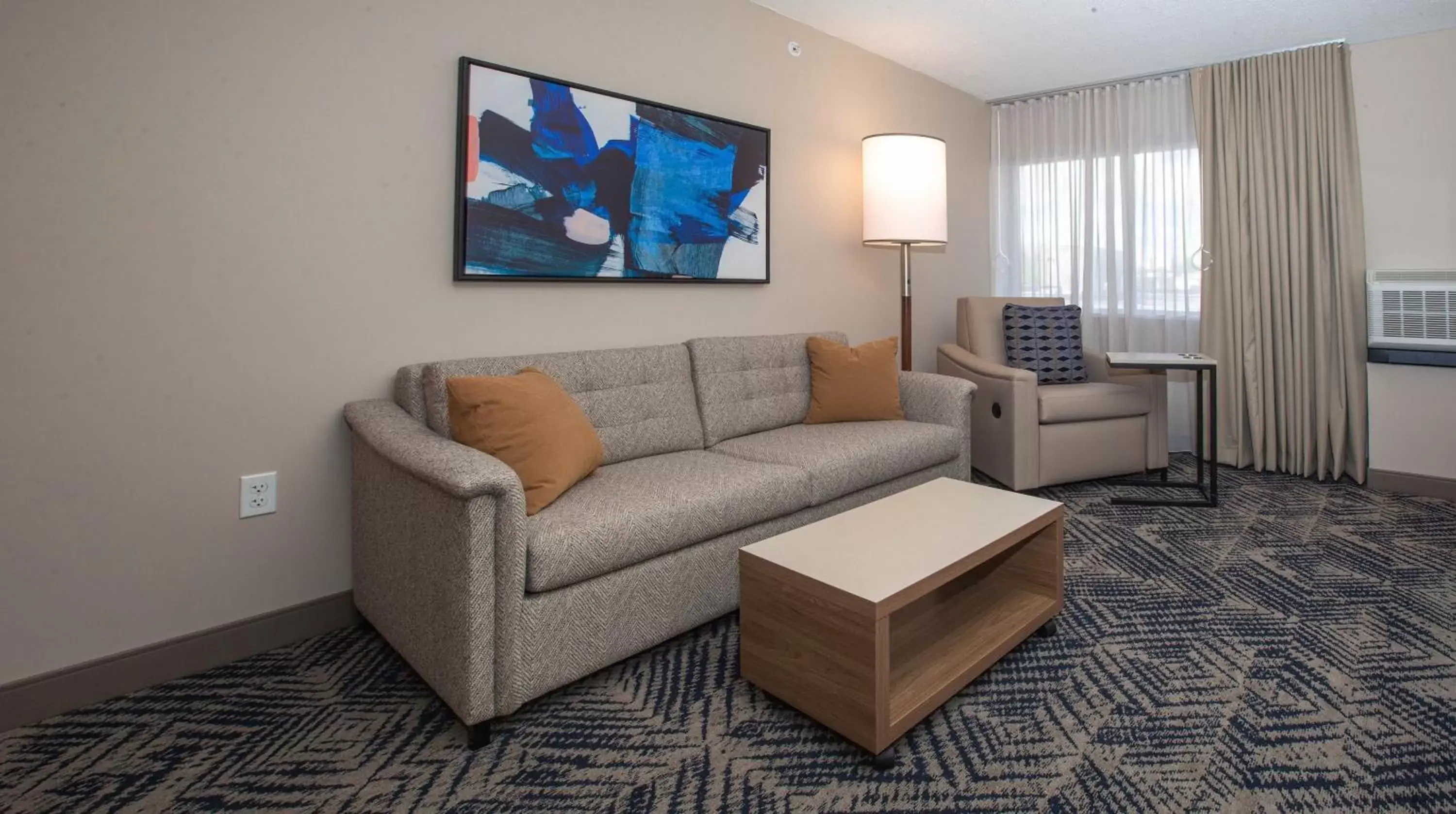 Bedroom, Seating Area in Candlewood Suites - Cleveland South - Independence, an IHG Hotel