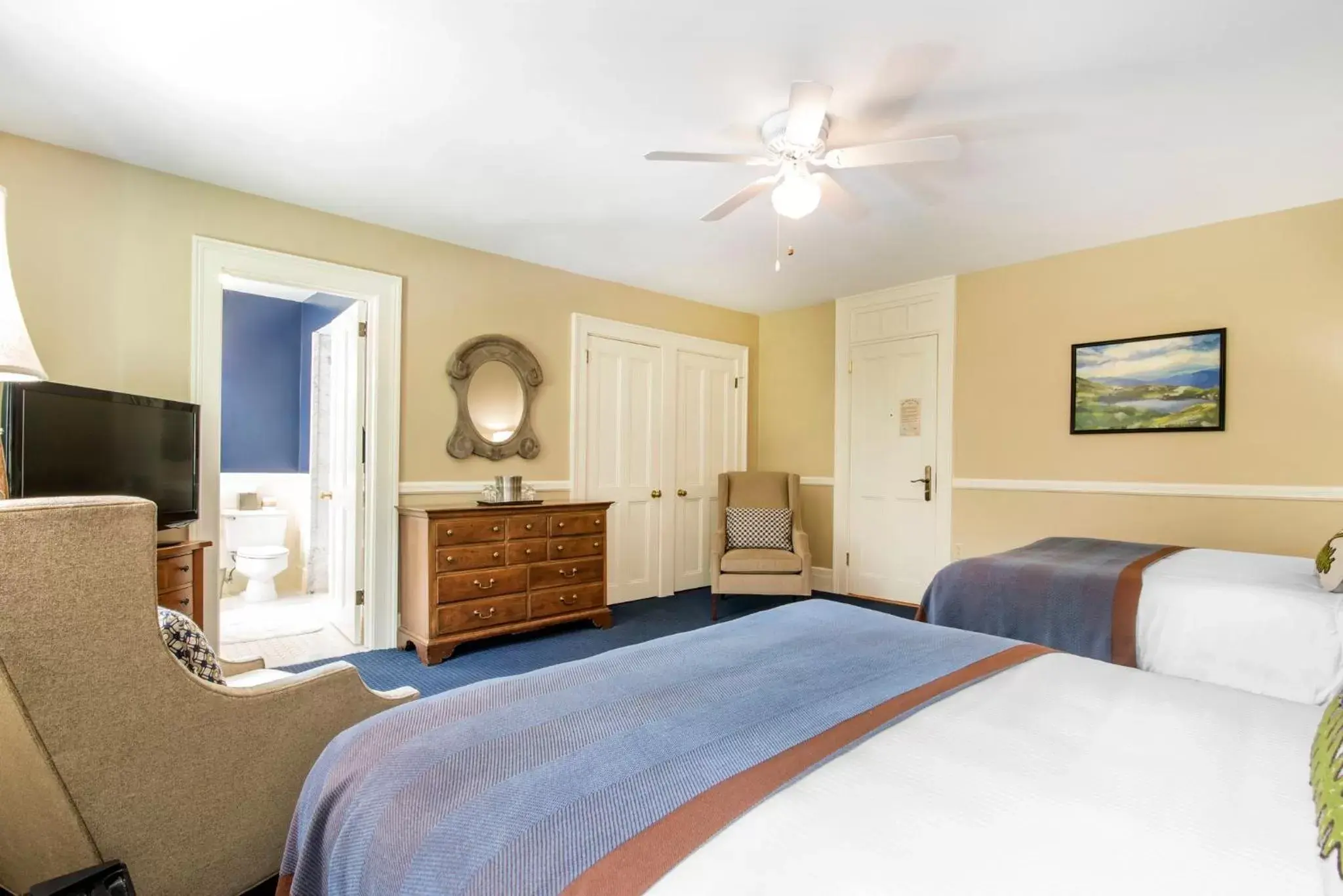 Bedroom, Bed in Omni Bretton Arms Inn at Mount Washington Resort