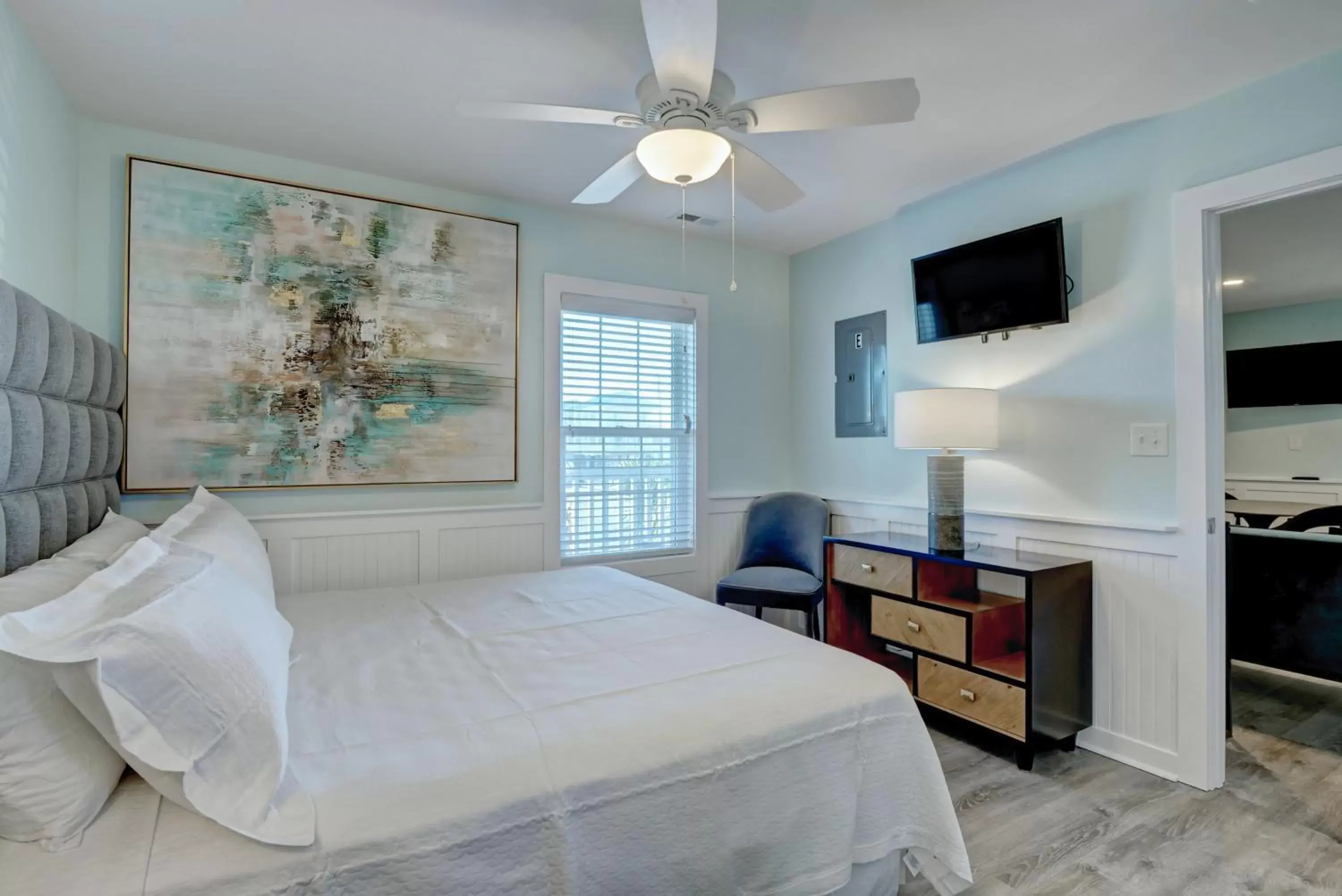 Property building in Loggerhead Inn and Suites by Carolina Retreats