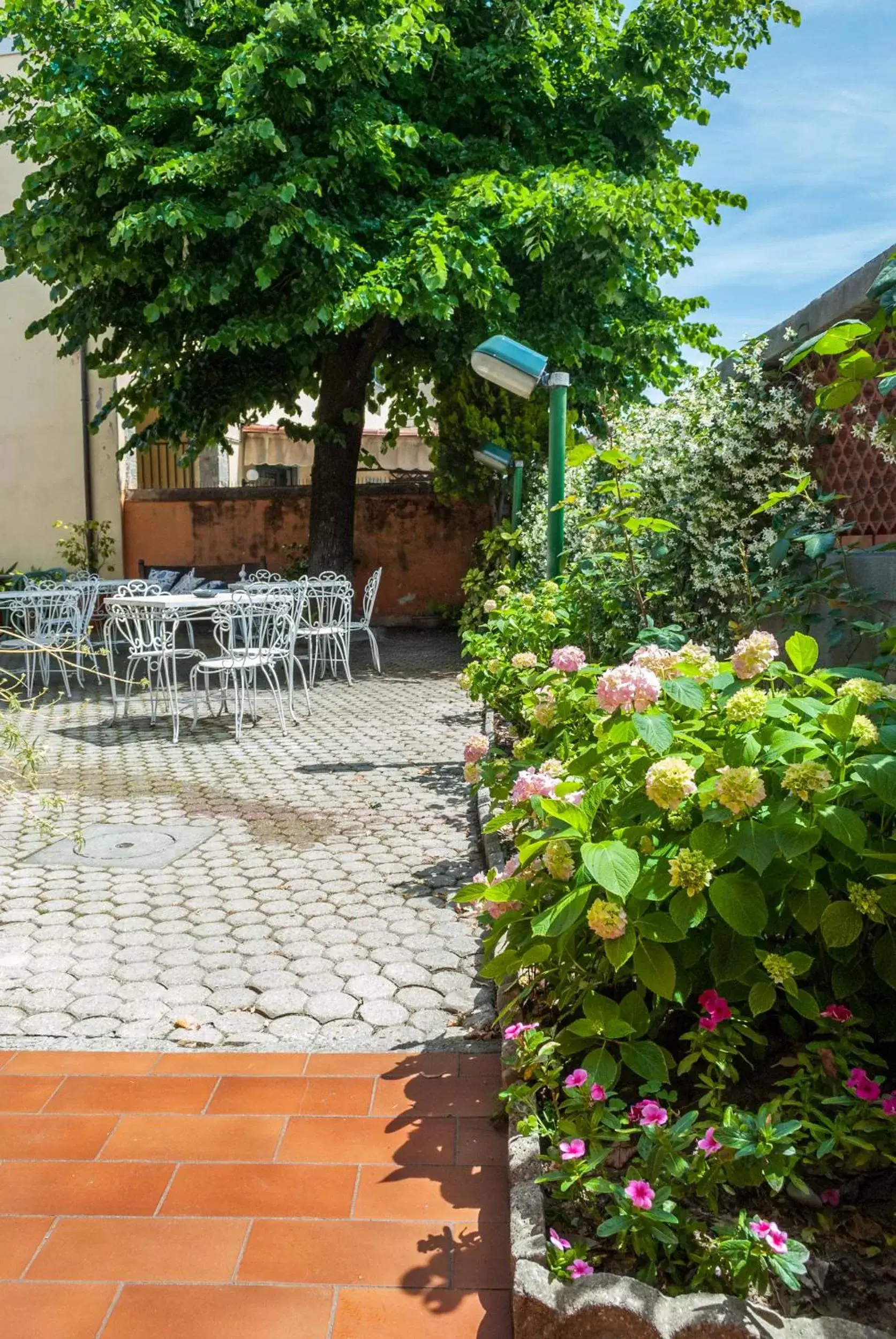 Garden, Patio/Outdoor Area in Hotel Bernardino