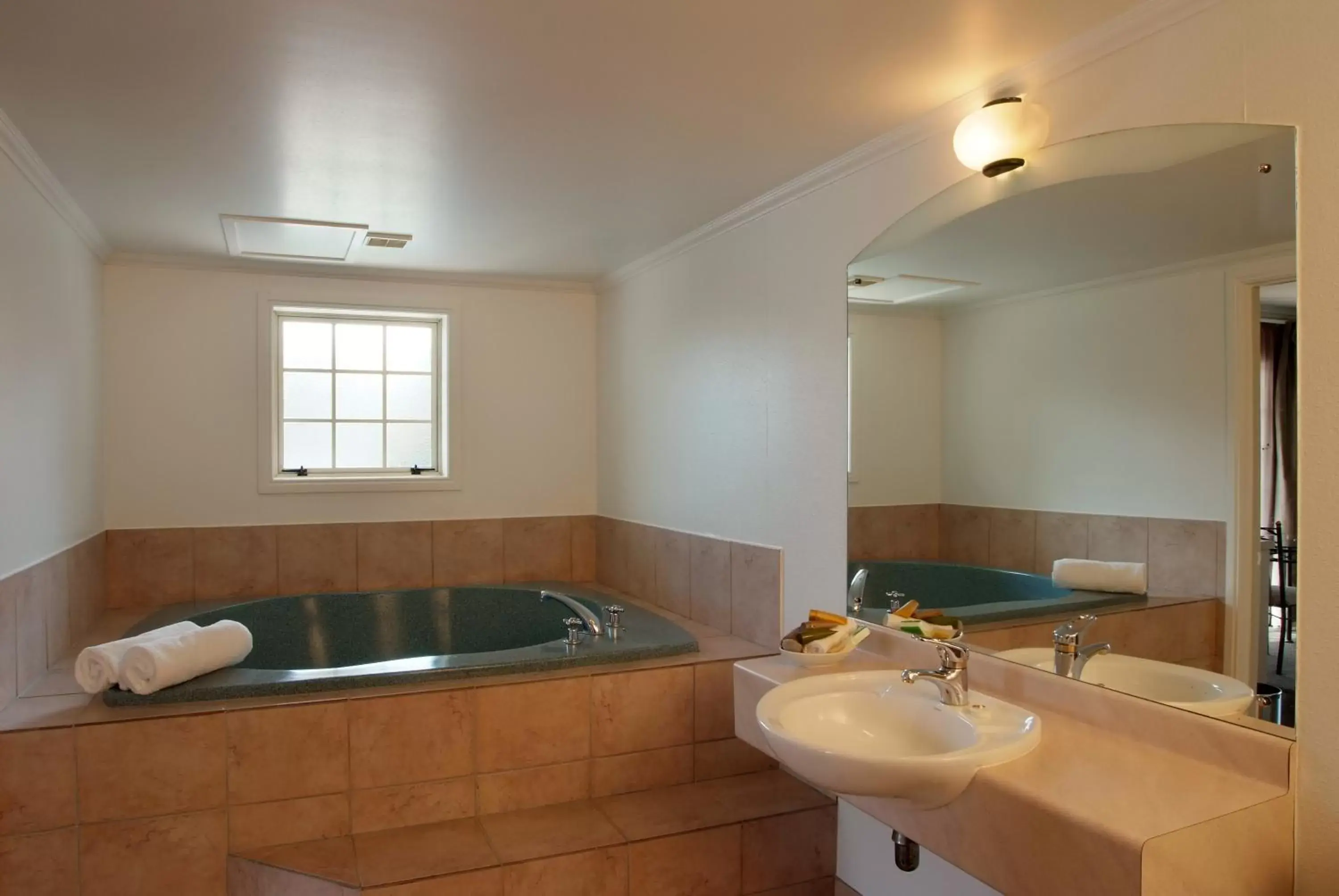 Shower, Bathroom in Silver Fern Rotorua Suites & Spa