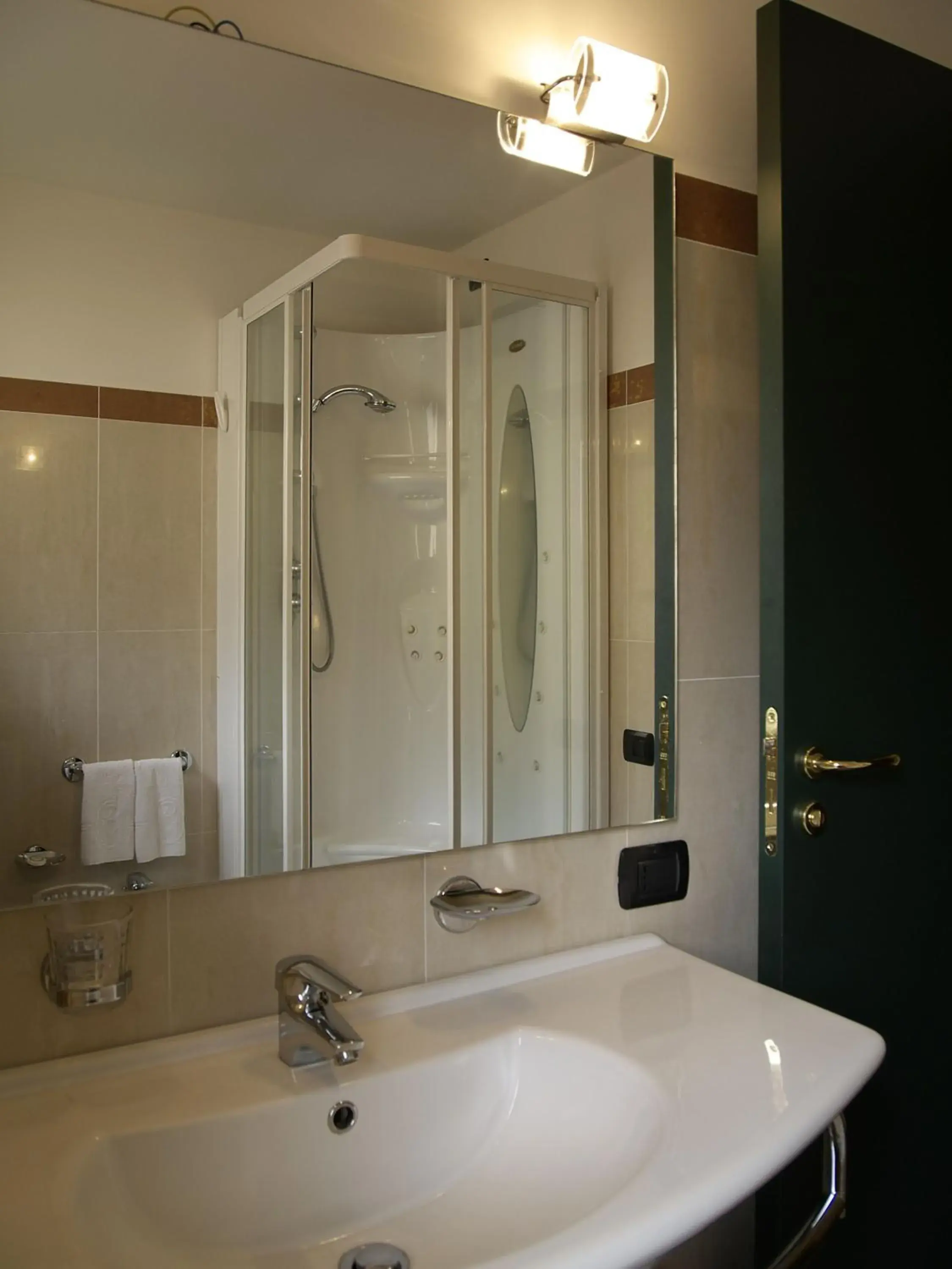 Bathroom in Grande Albergo Maugeri