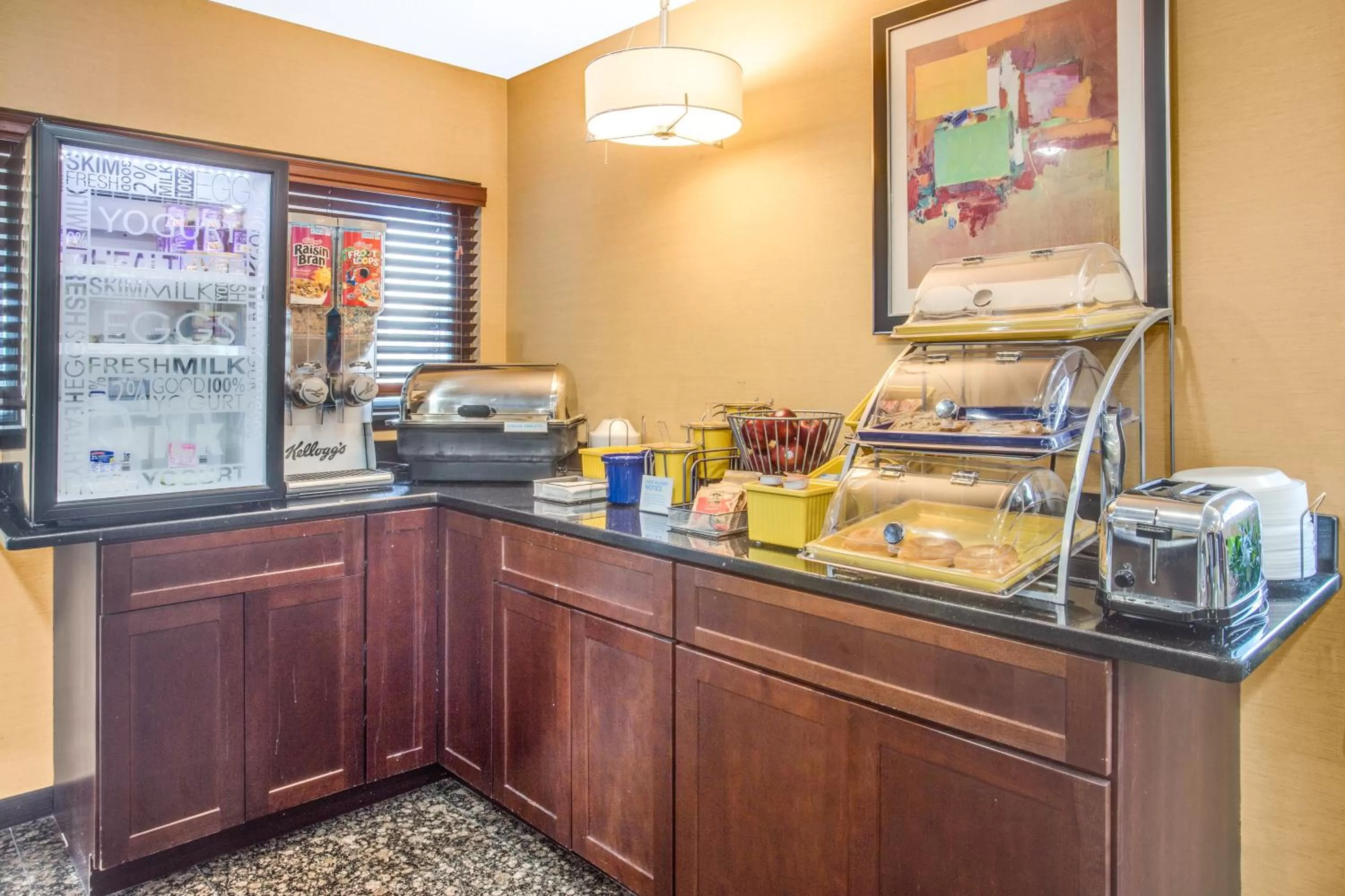 Food and drinks in Days Inn by Wyndham Le Roy/Bloomington Southeast