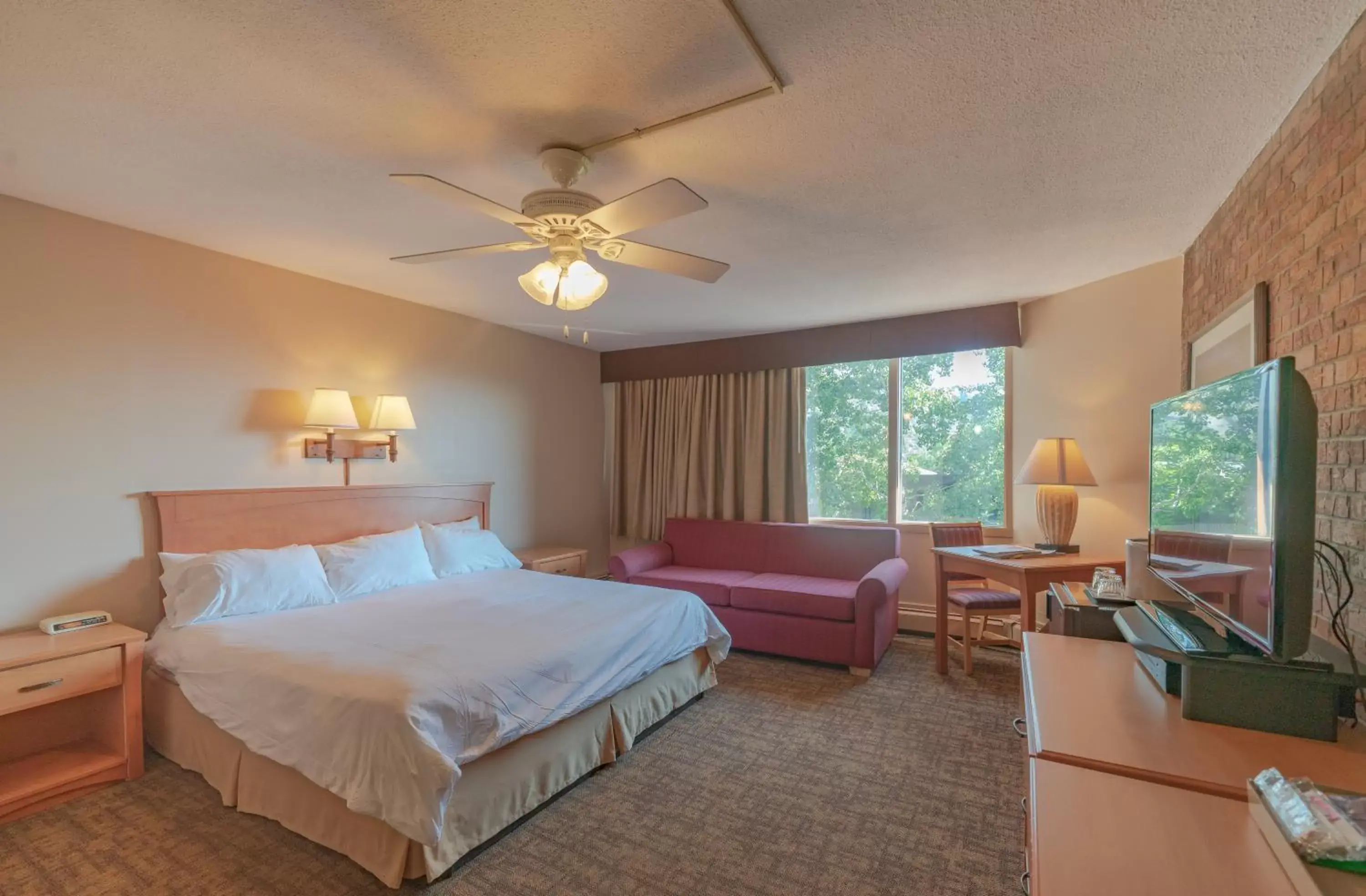 Photo of the whole room, Bed in Mountain Chalet Snowmass Photo of the whole room, Bed in Mountain Chalet Snowmass