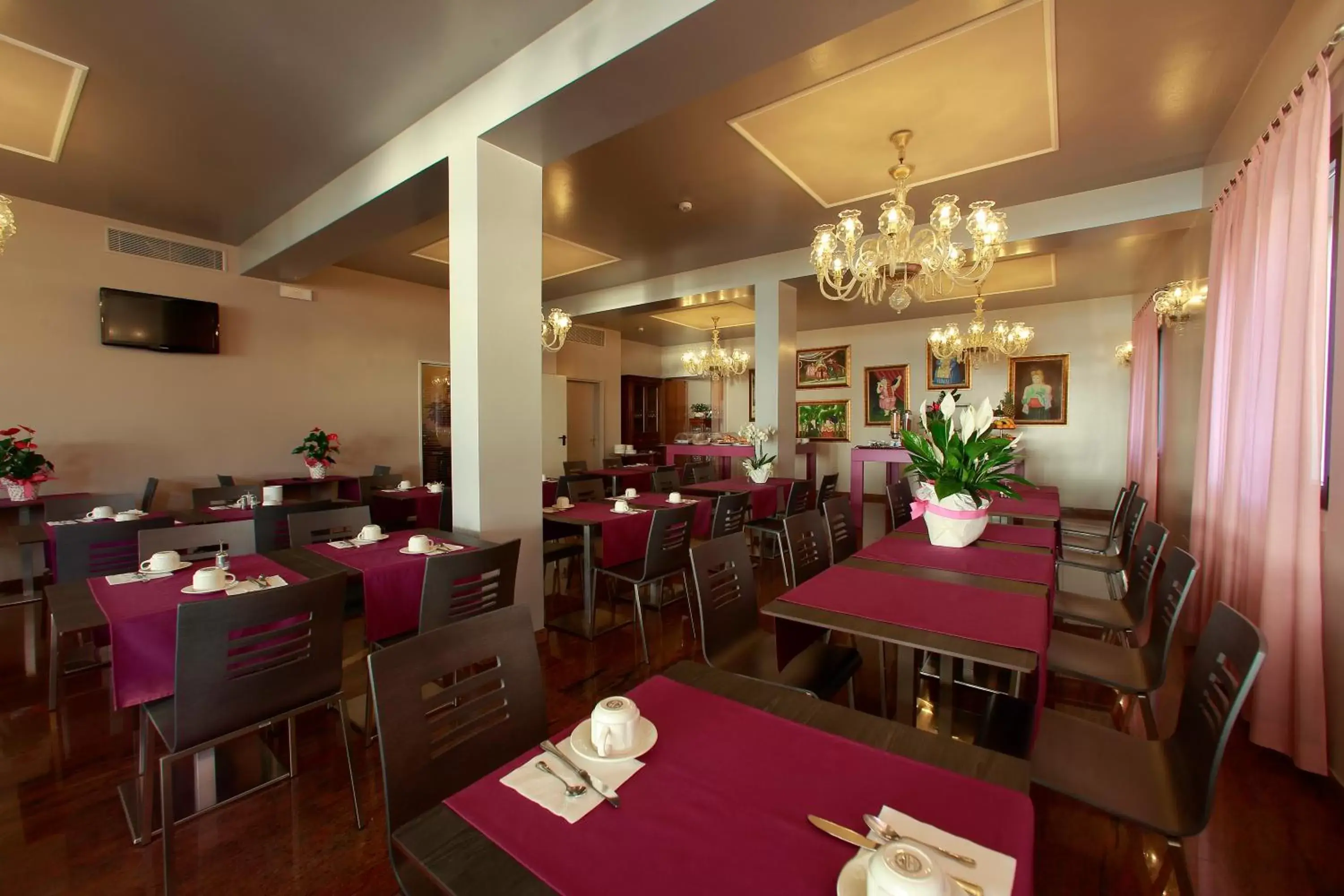 Restaurant/Places to Eat in Hotel San Marco