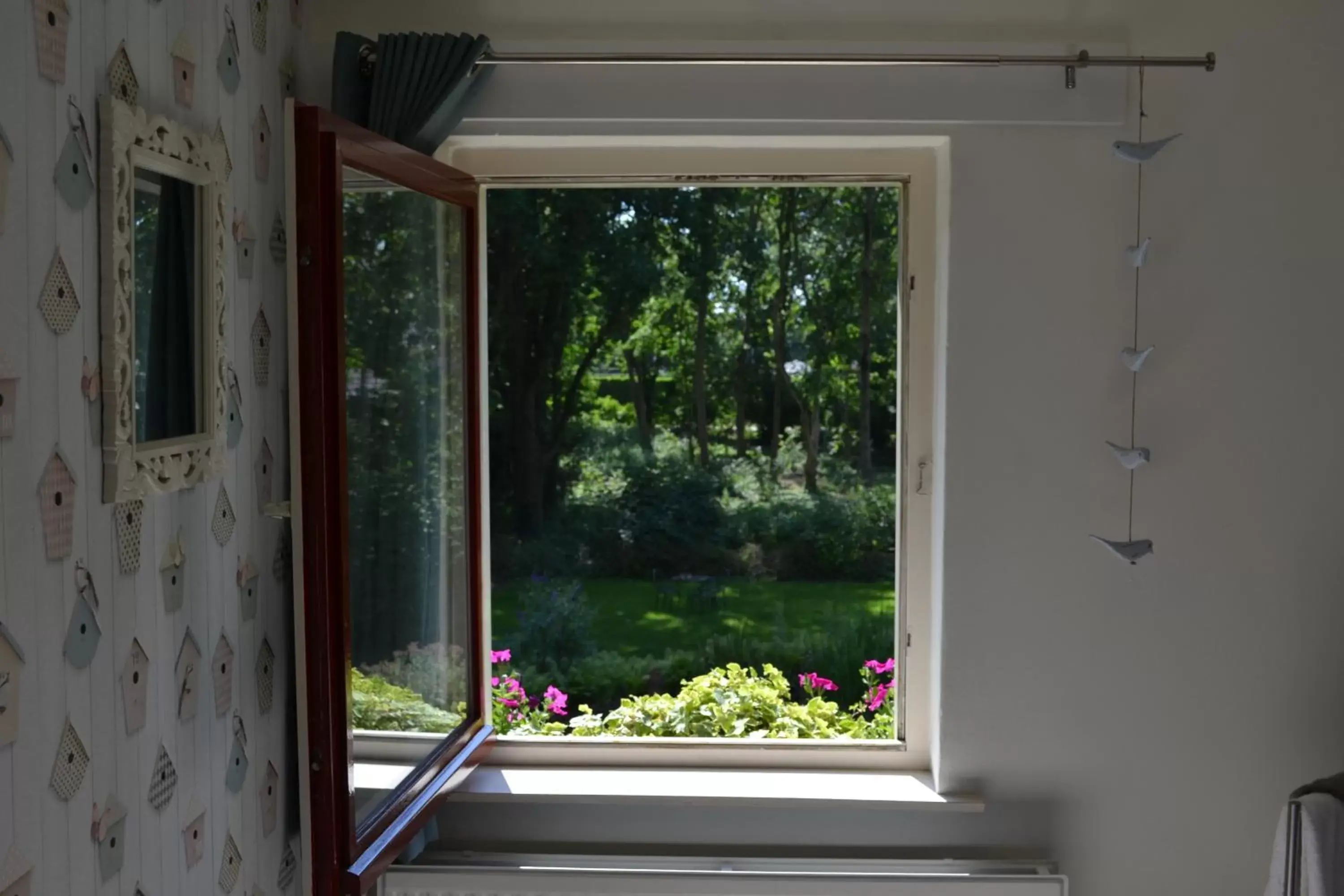 Garden view in Bed & Breakfast aan de Beek