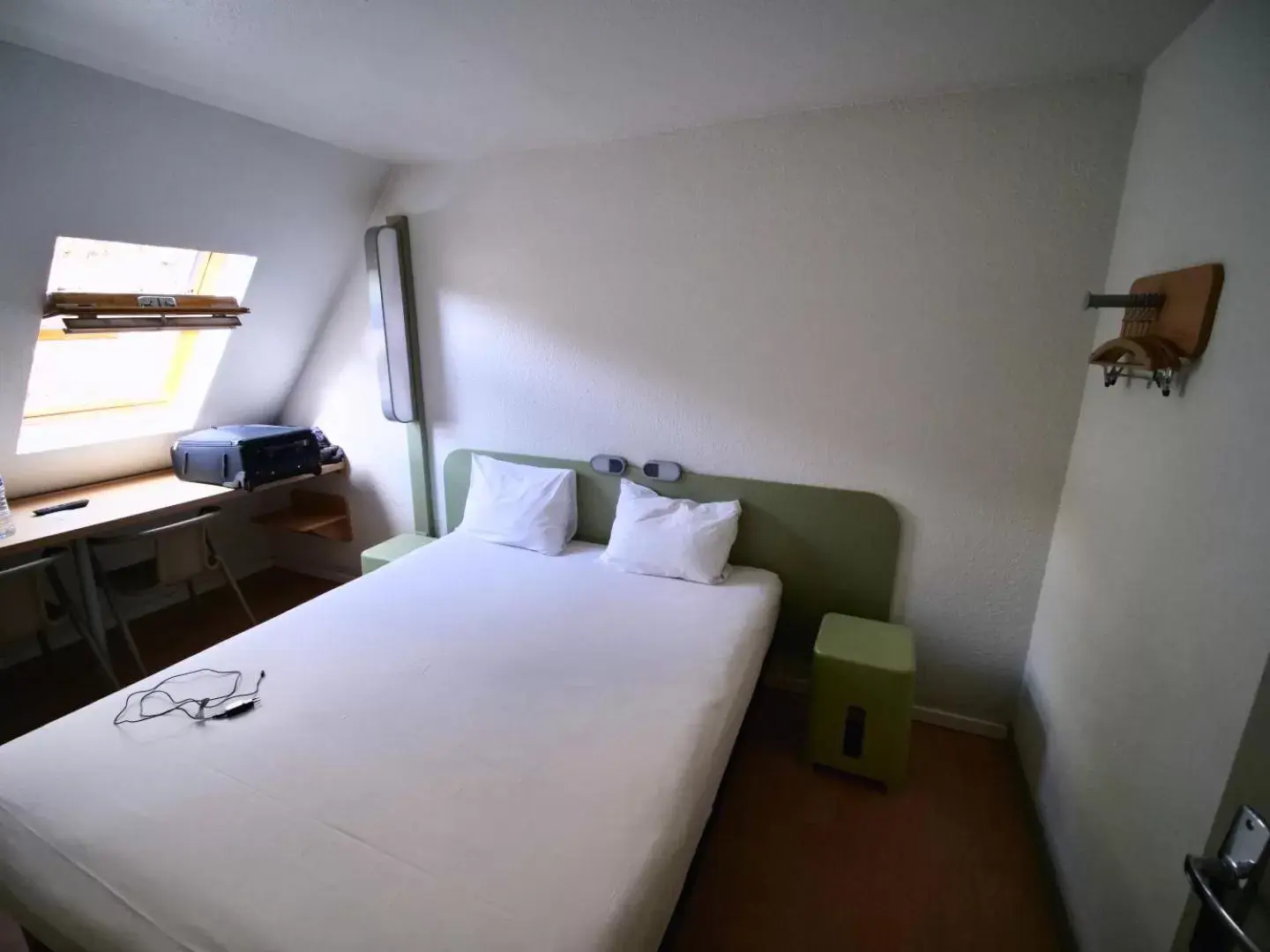 Bedroom, Bed in ibis budget Blois Centre