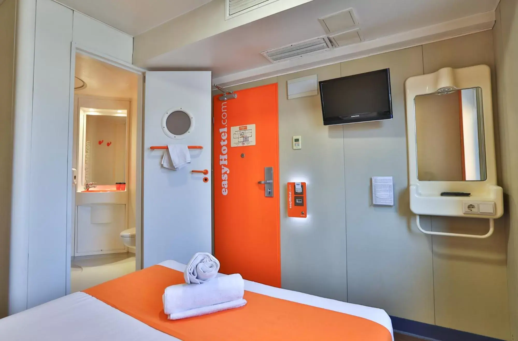 Photo of the whole room in easyHotel Sofia