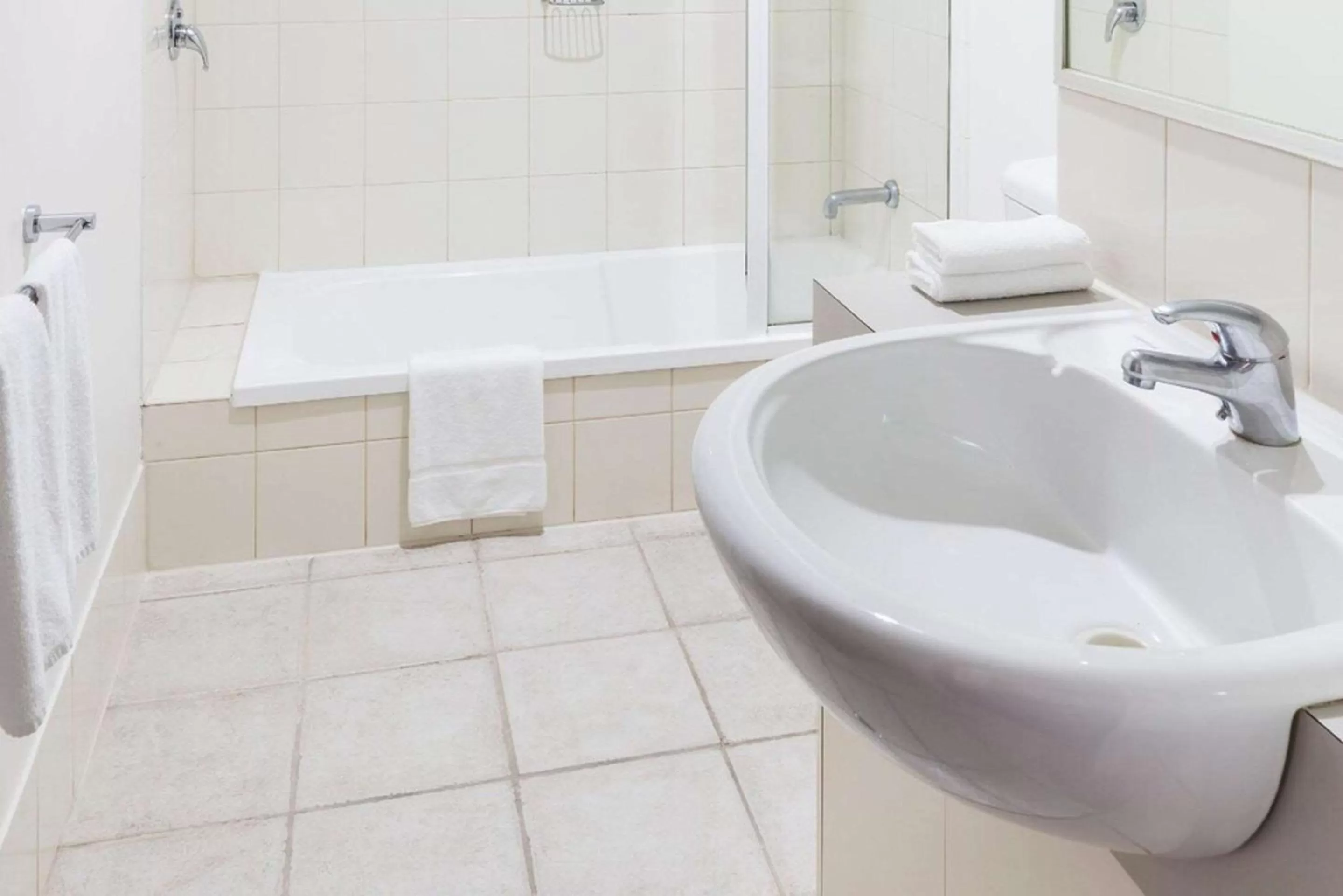 Bedroom, Bathroom in Quality Apartments Melbourne Central