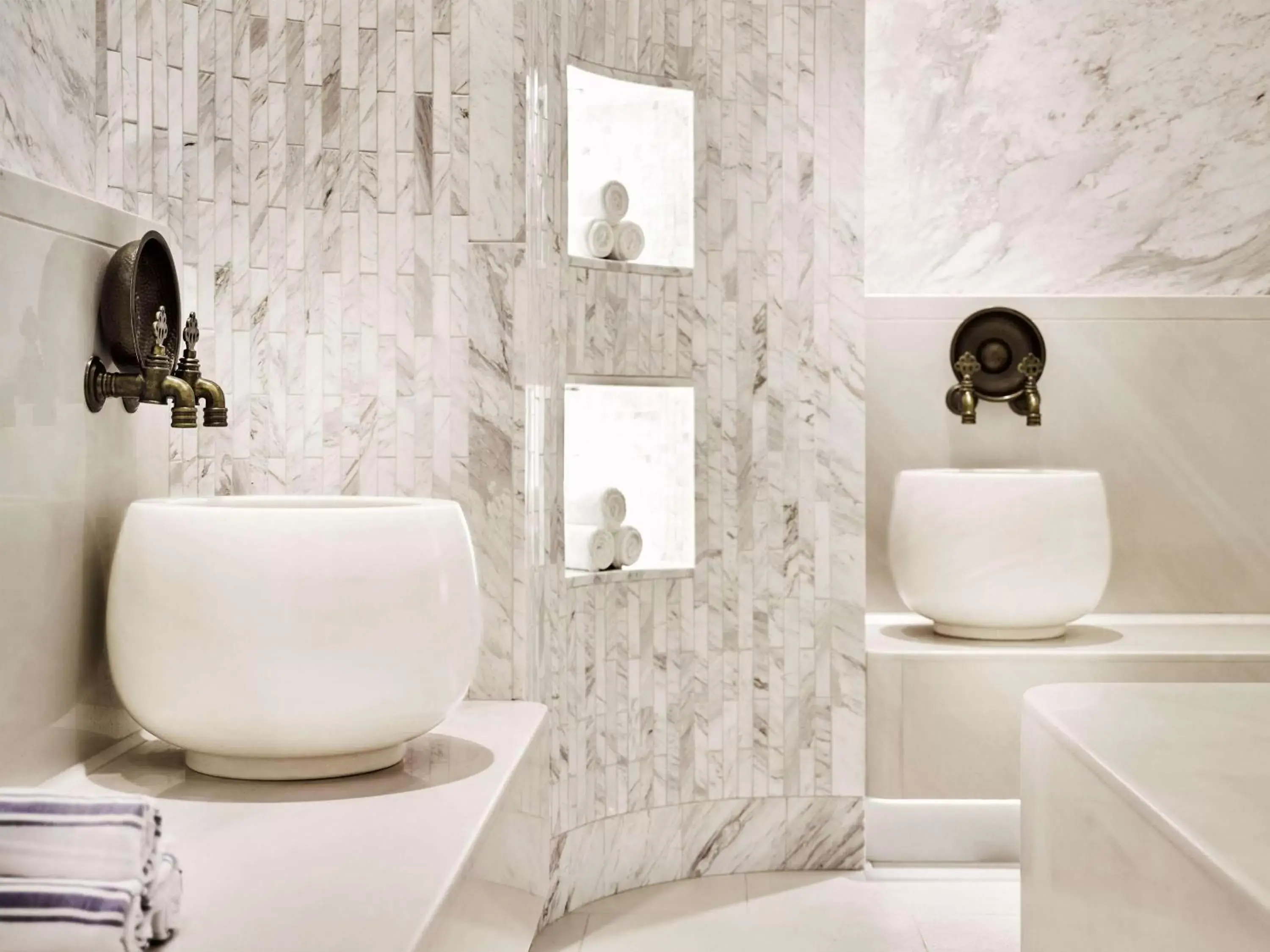 Sauna, Bathroom in Fairmont Quasar Istanbul Hotel