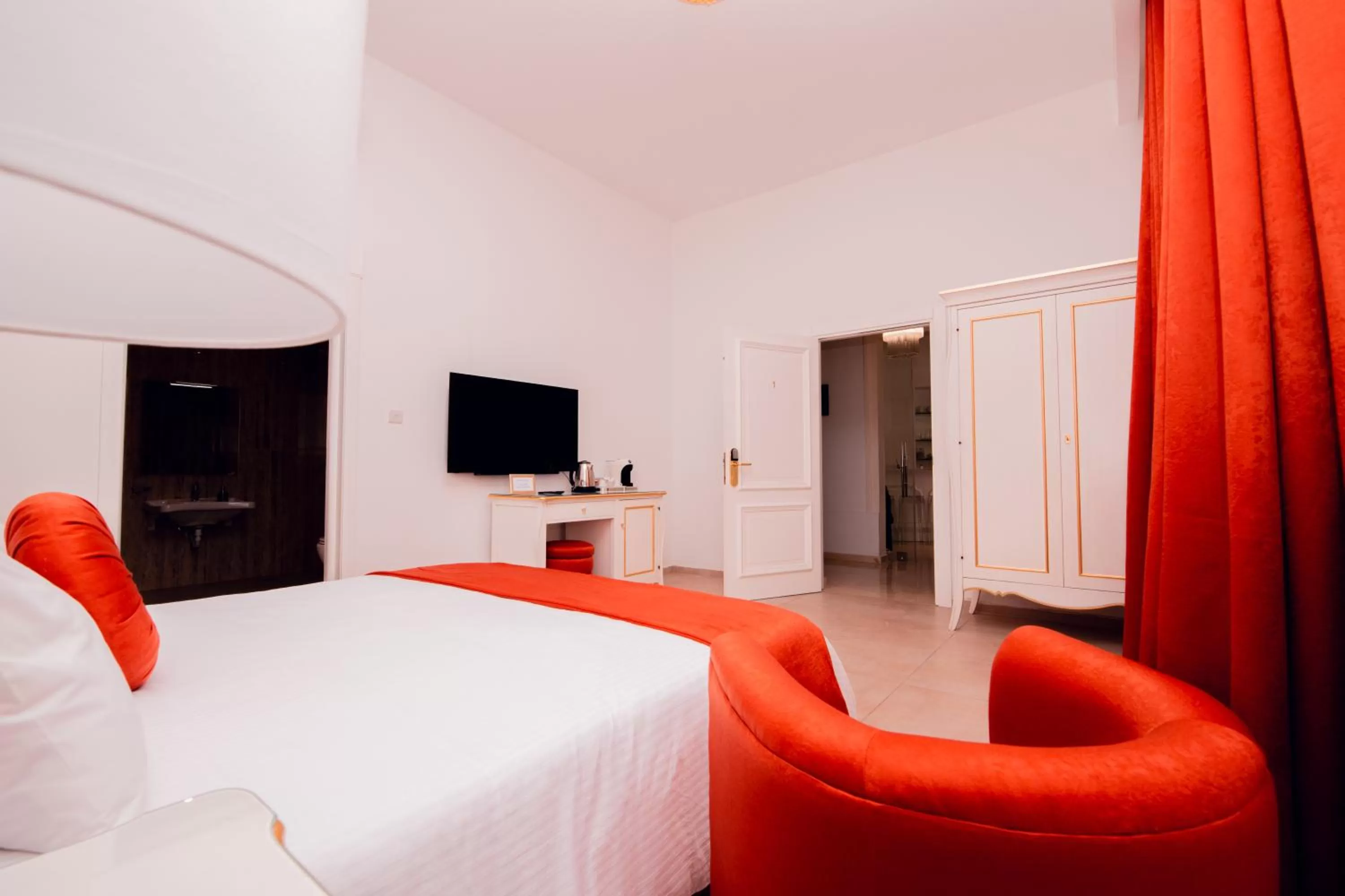 Bed in Giorgio Boutique Hotel