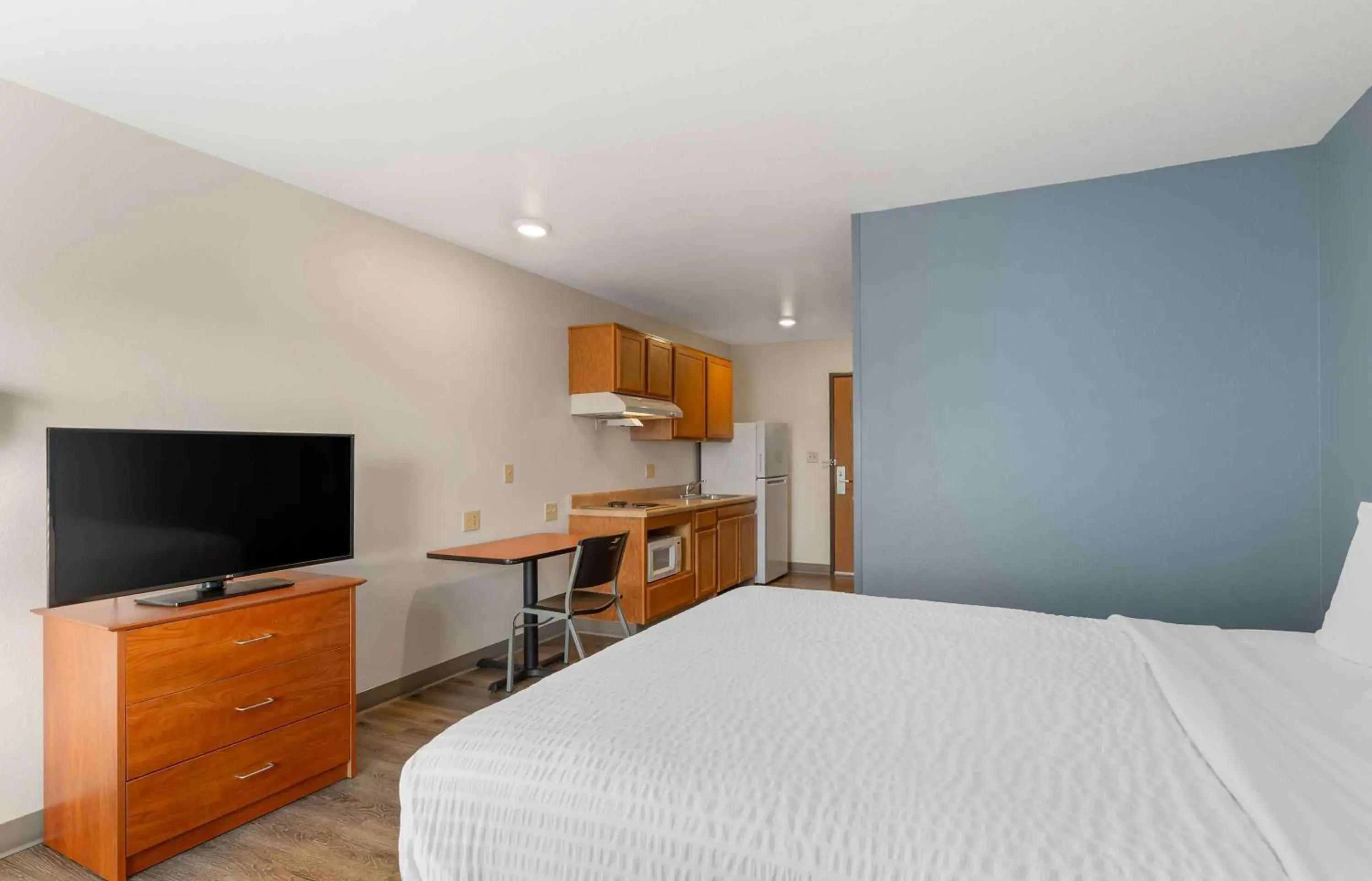 Bedroom, Bed in Extended Stay America Select Suites - Dayton - Miamisburg