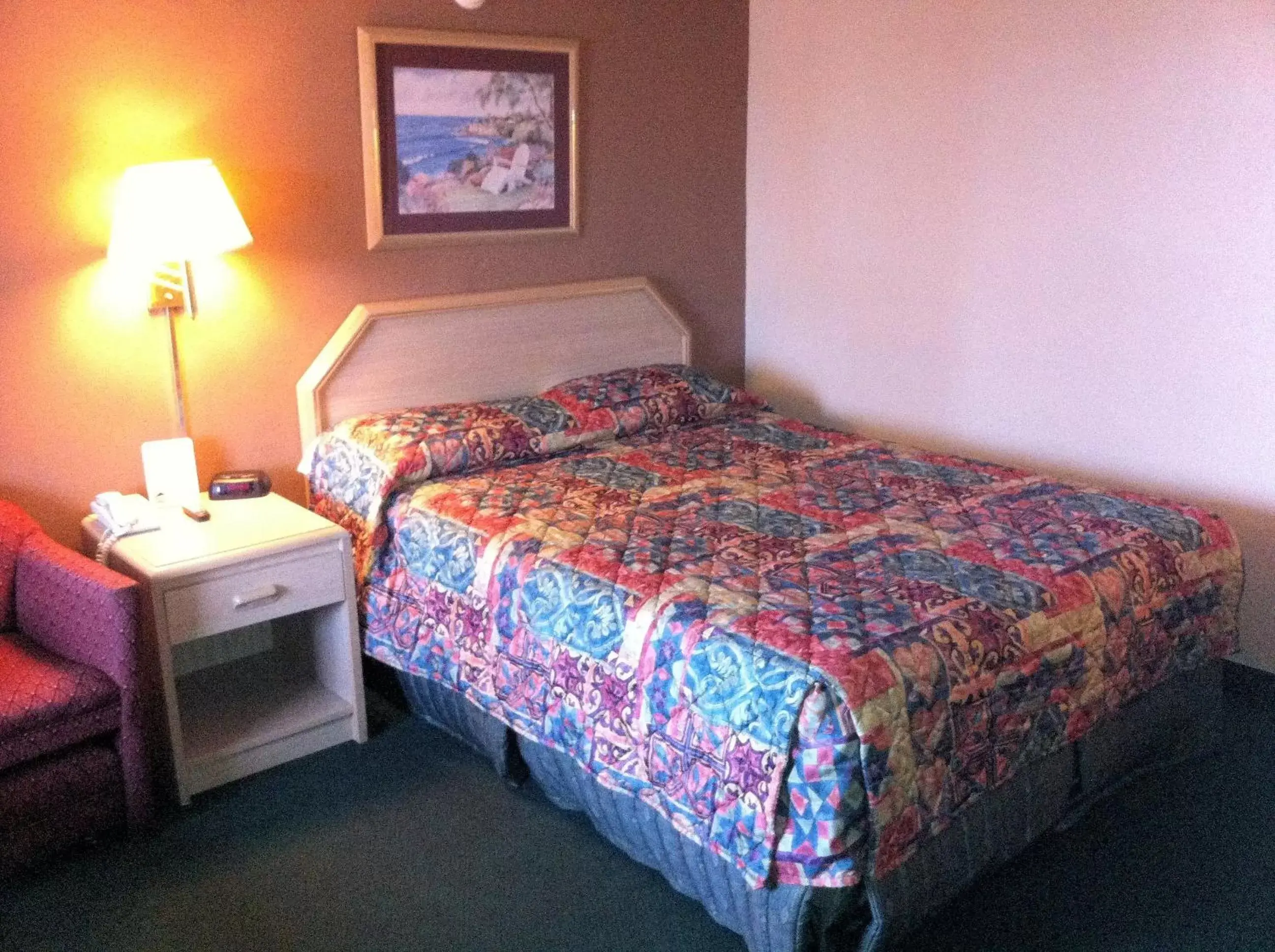 Bedroom, Bed in Eldon Inn