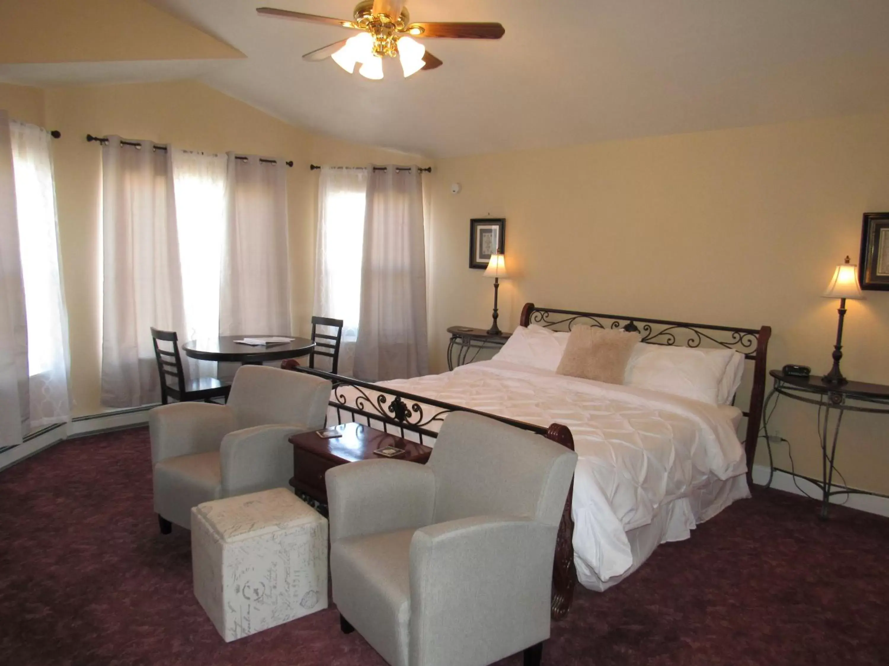 Bedroom in Castle Creek Manor