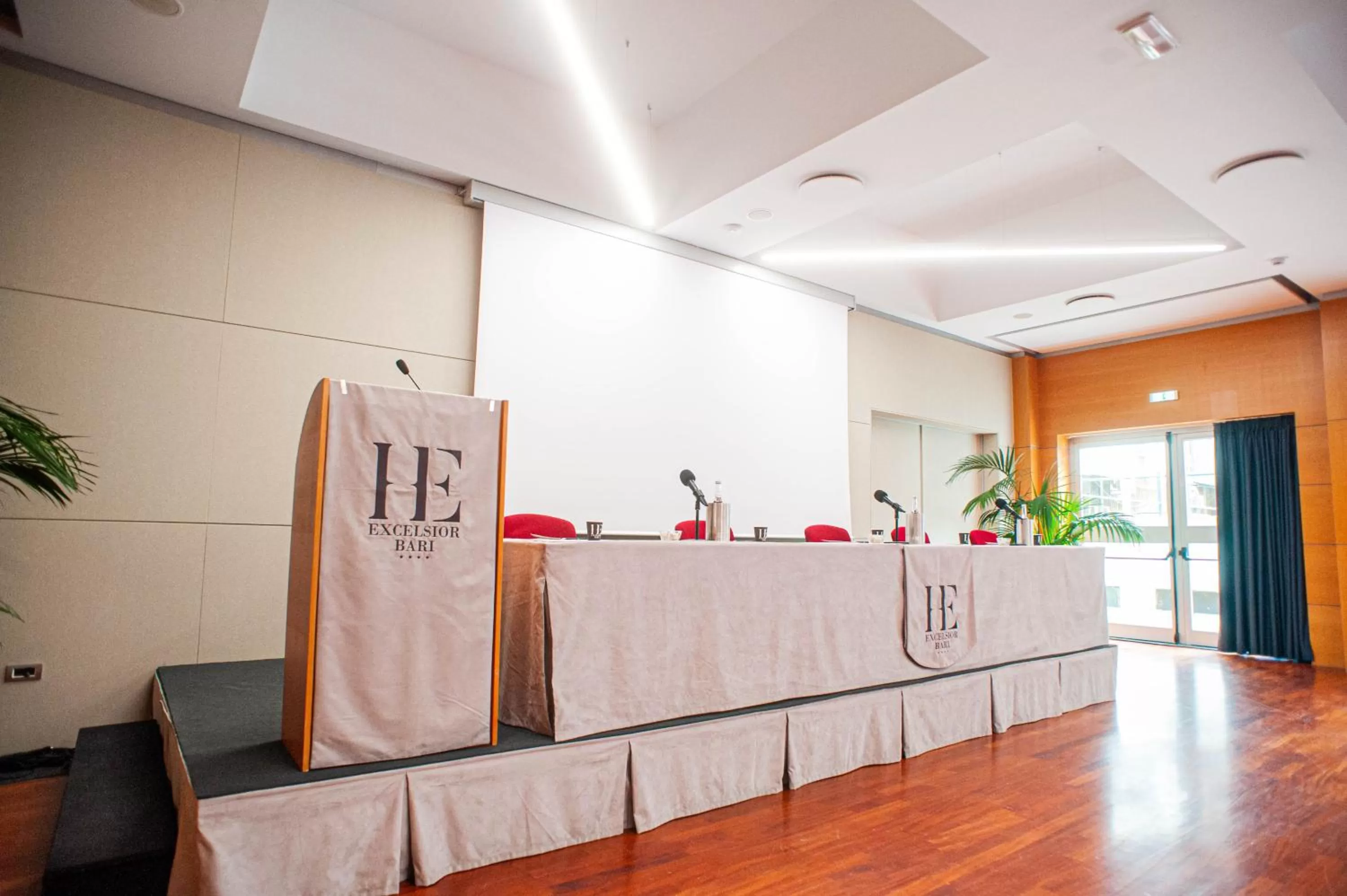 Business facilities in Hotel Excelsior Bari