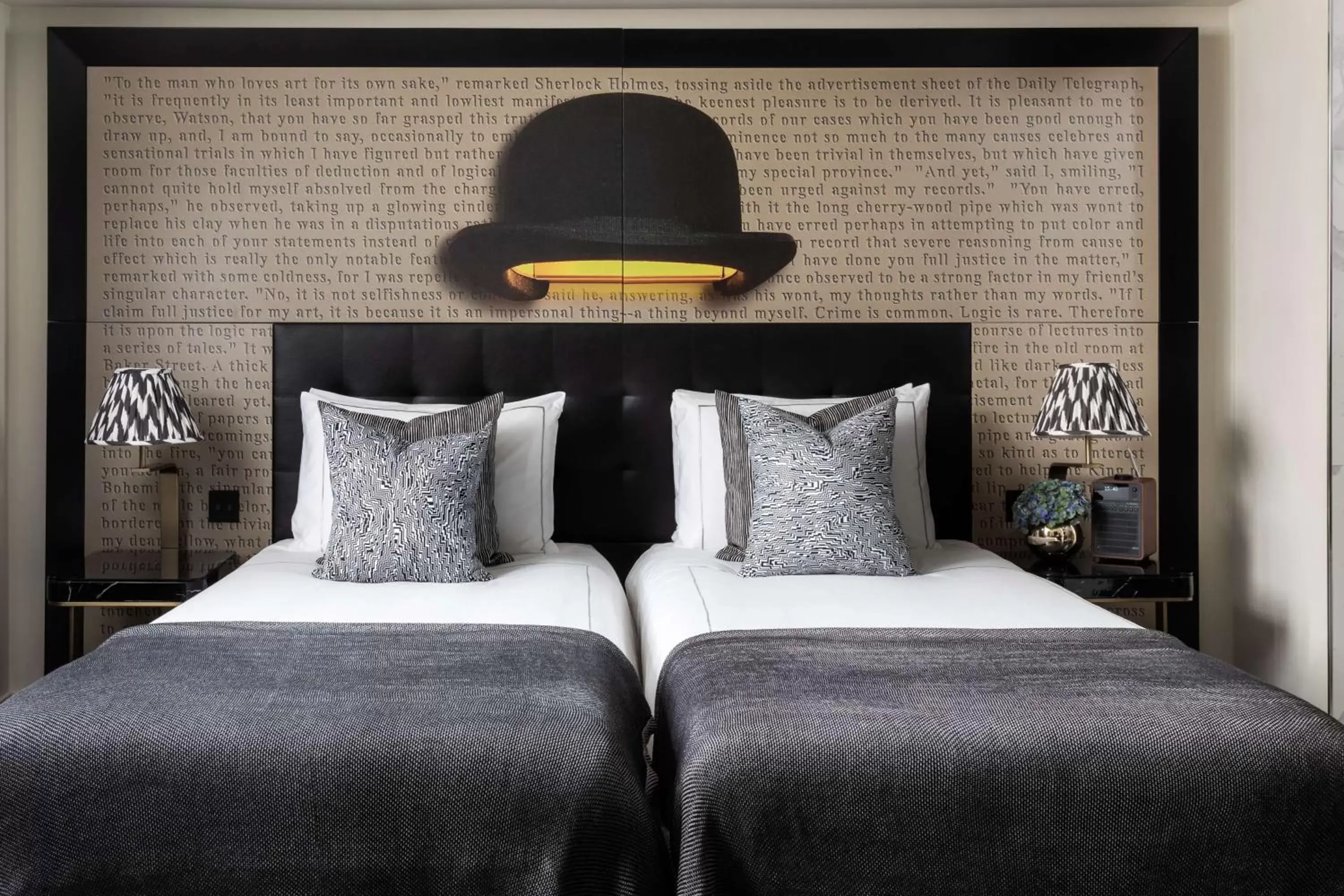 Bedroom, Bed in Holmes Hotel London