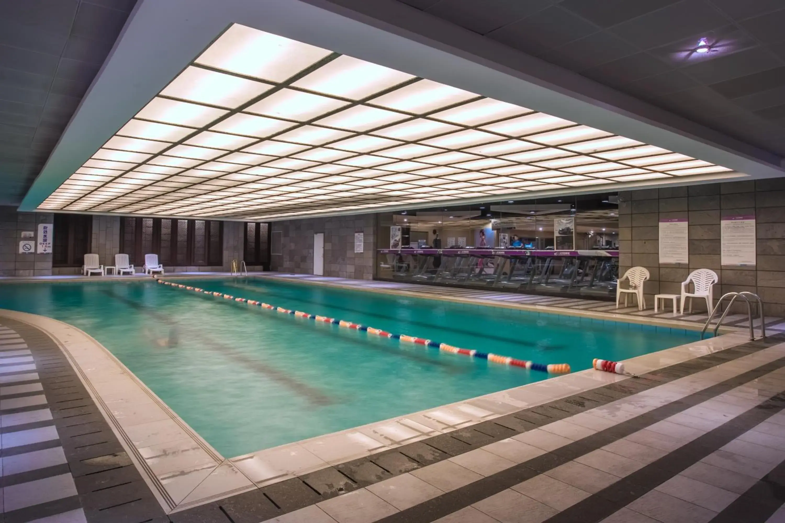 Swimming Pool in Wuhan Jin Jiang International Hotel