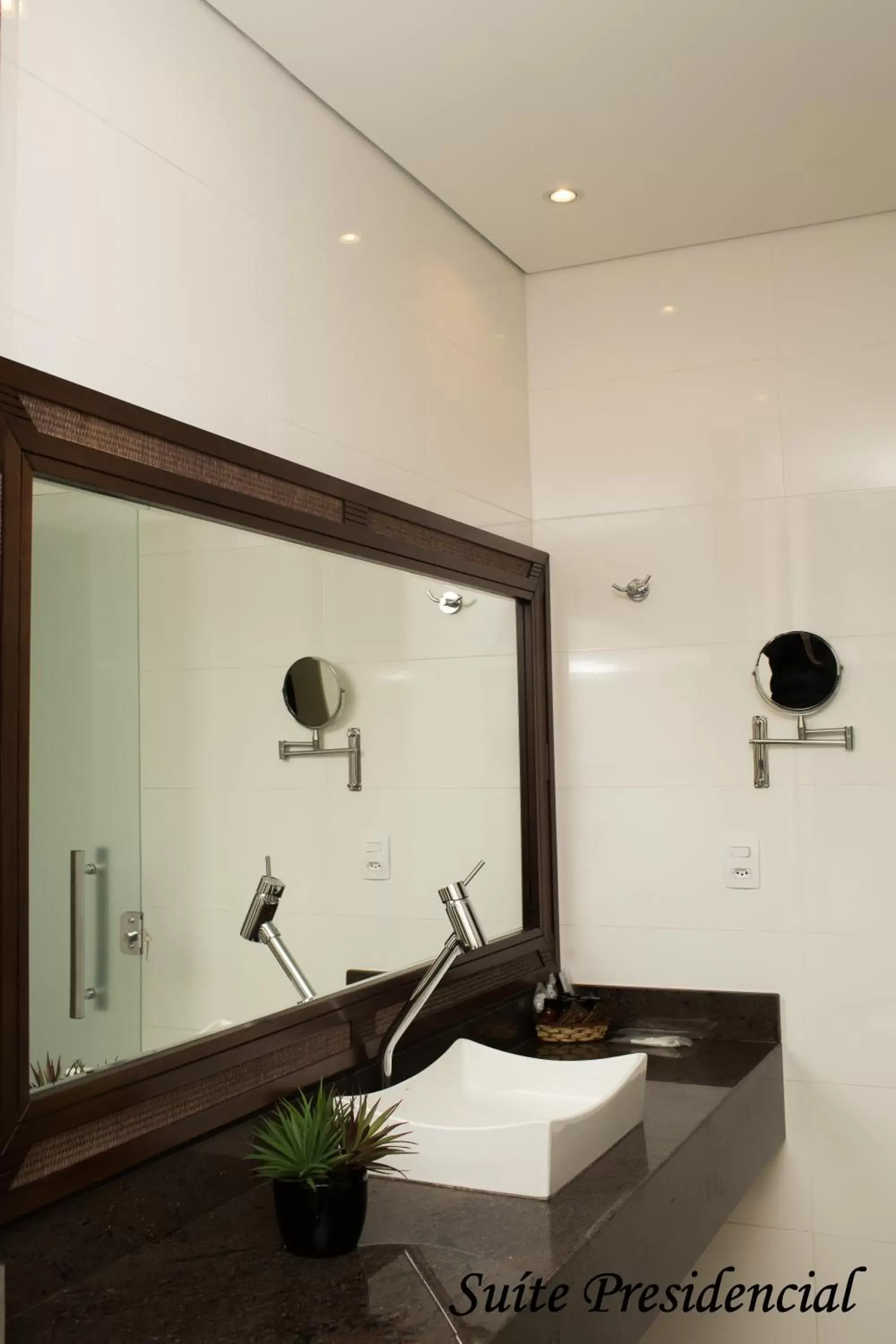 Bathroom in Minas Platinum Hotel & Convention