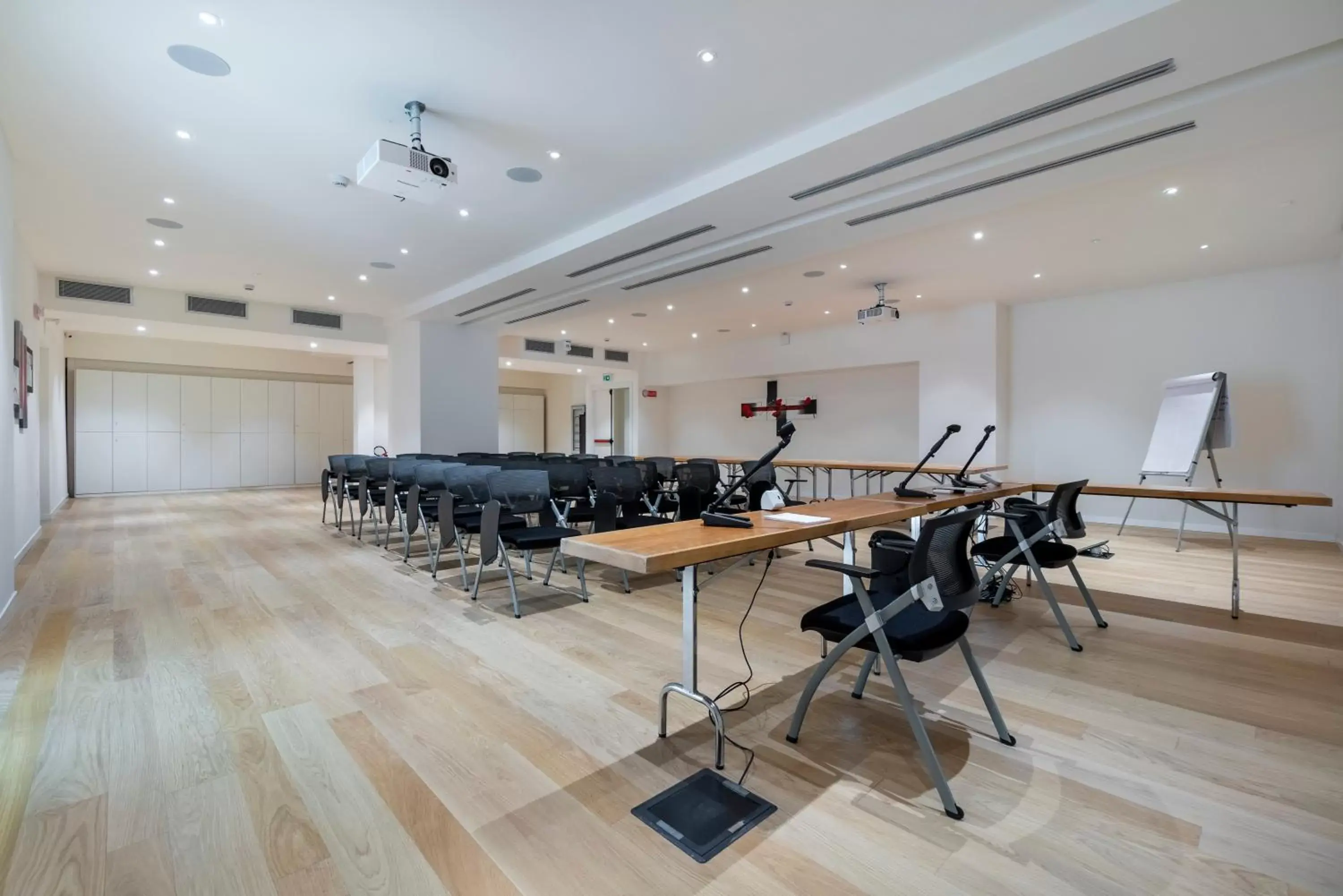 Meeting/conference room, Fitness Center/Facilities in Villa Neroli