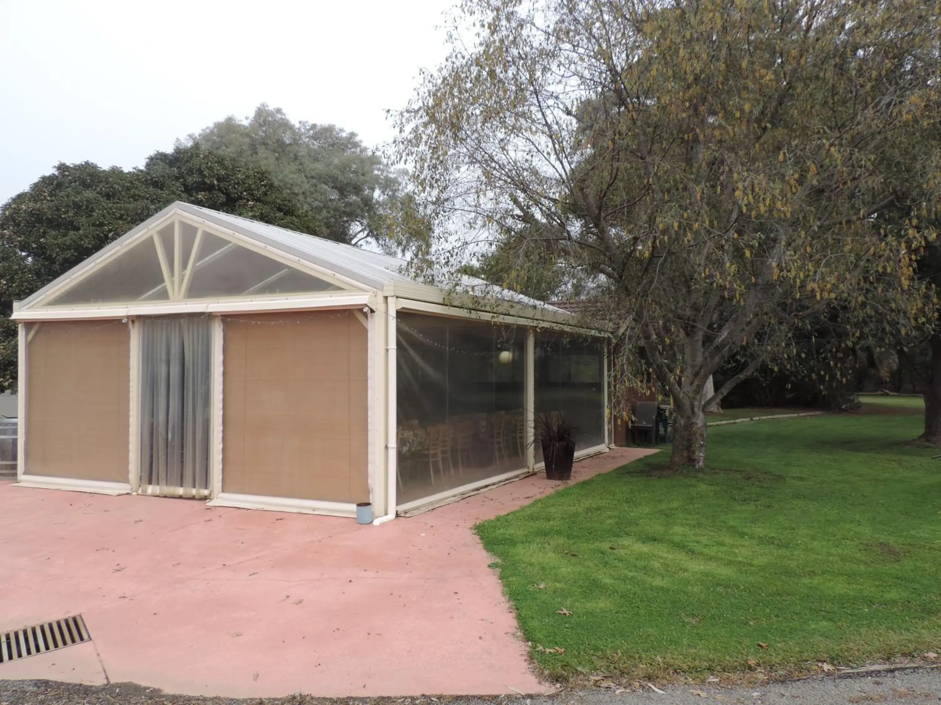 BBQ facilities, Property Building in Greenacres Motel