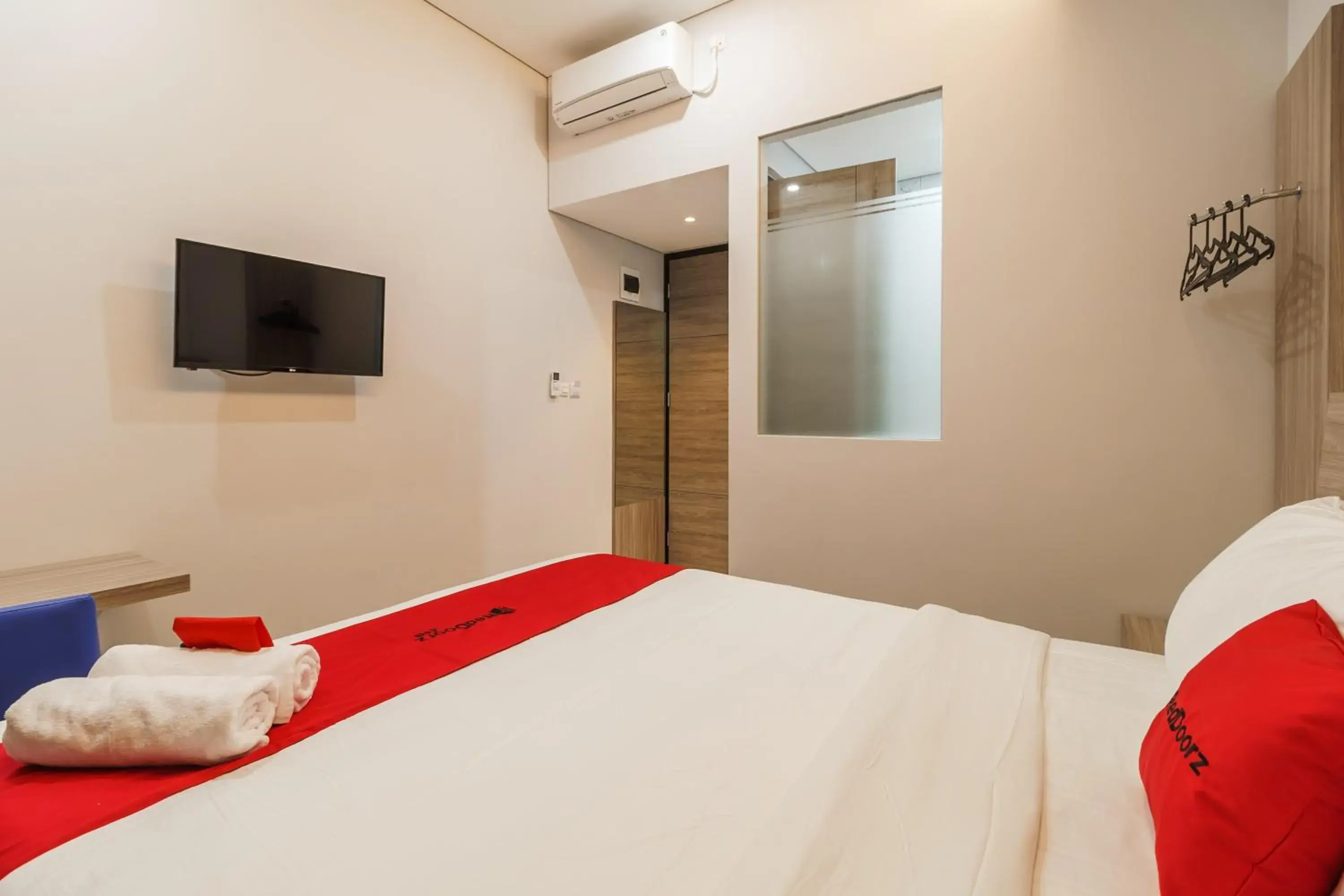 Bedroom, Bed in RedDoorz Plus near Senayan City