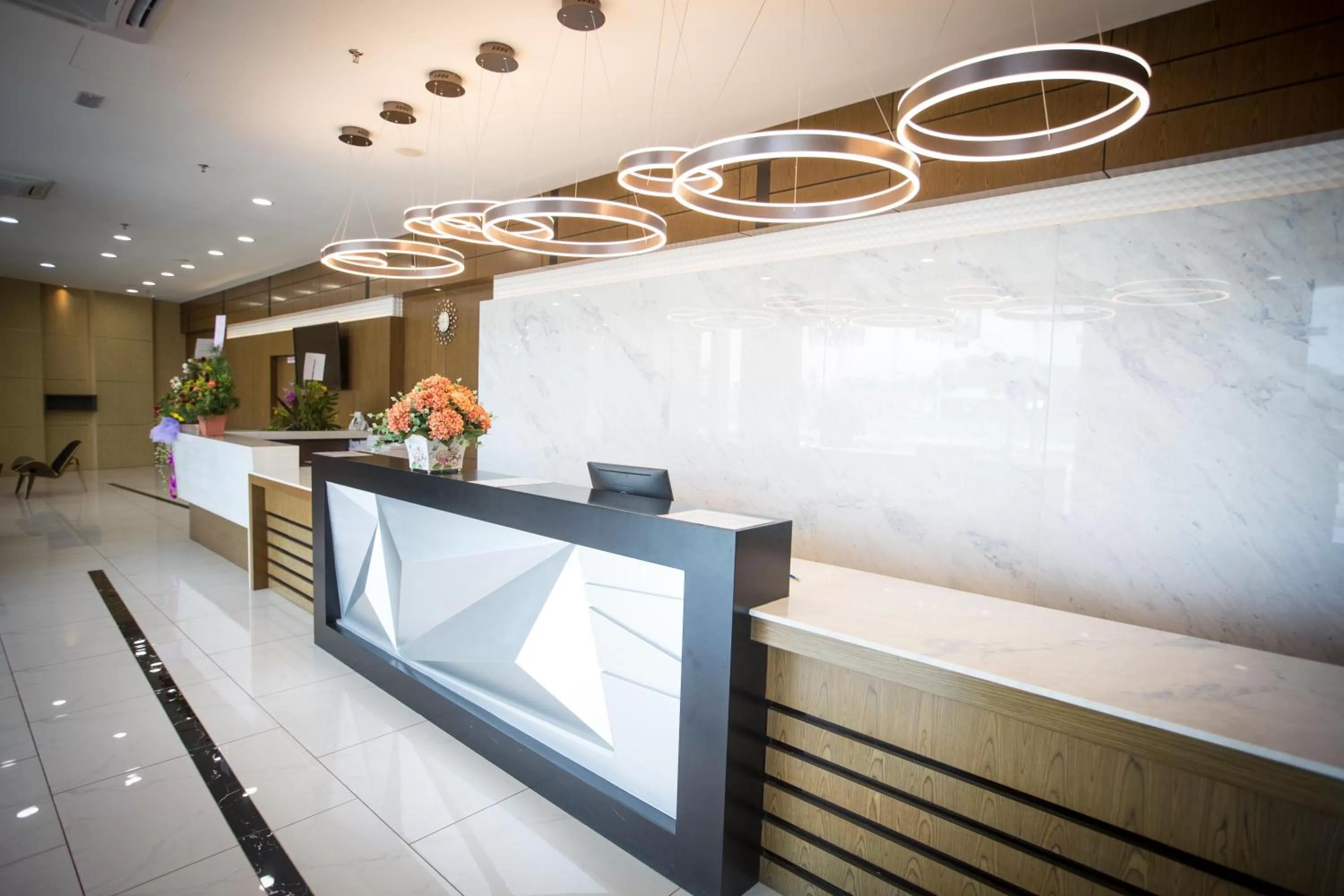 Lobby or reception in Lintas Platinum Hotel