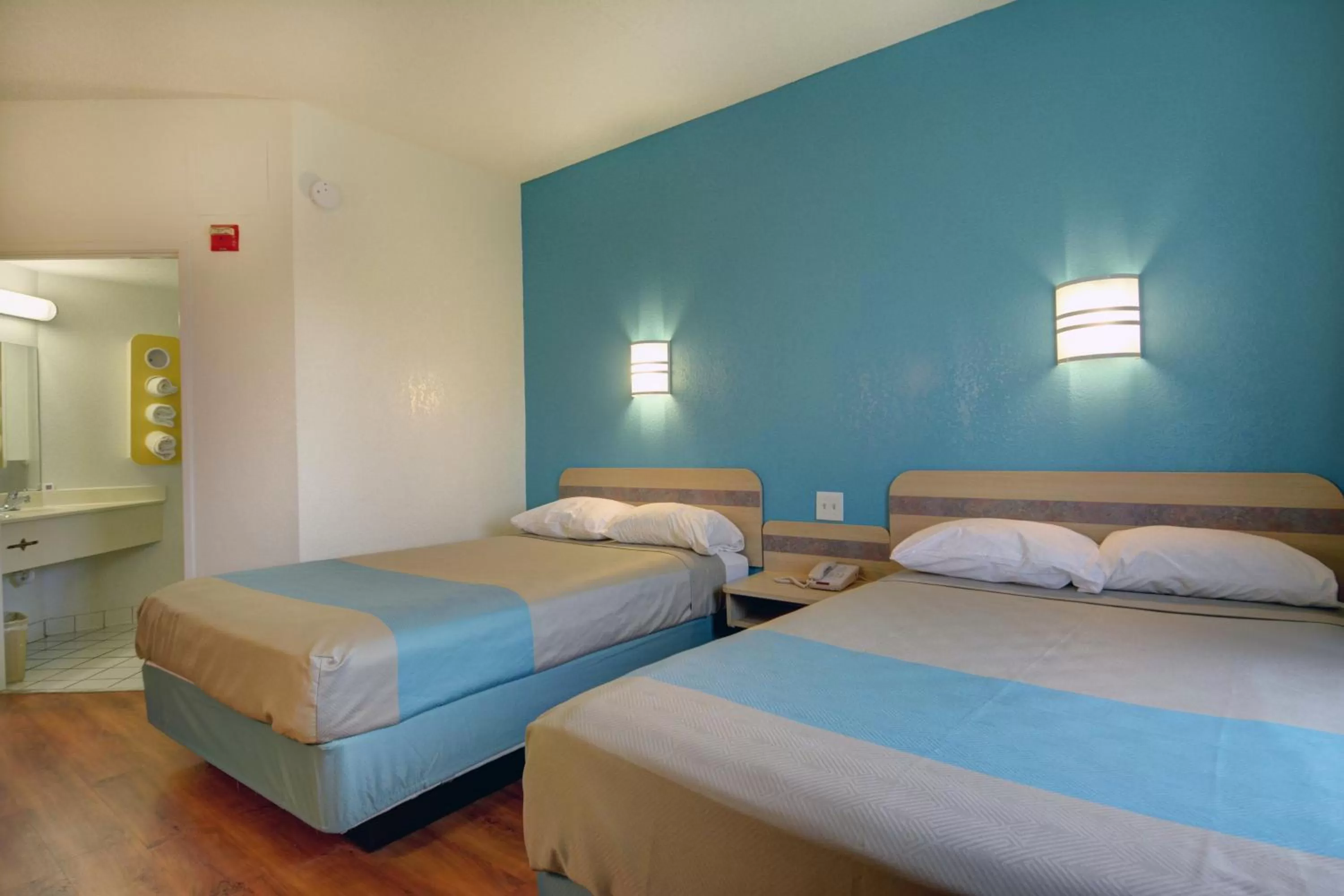 Bedroom, Bed in Motel 6-Denison, TX