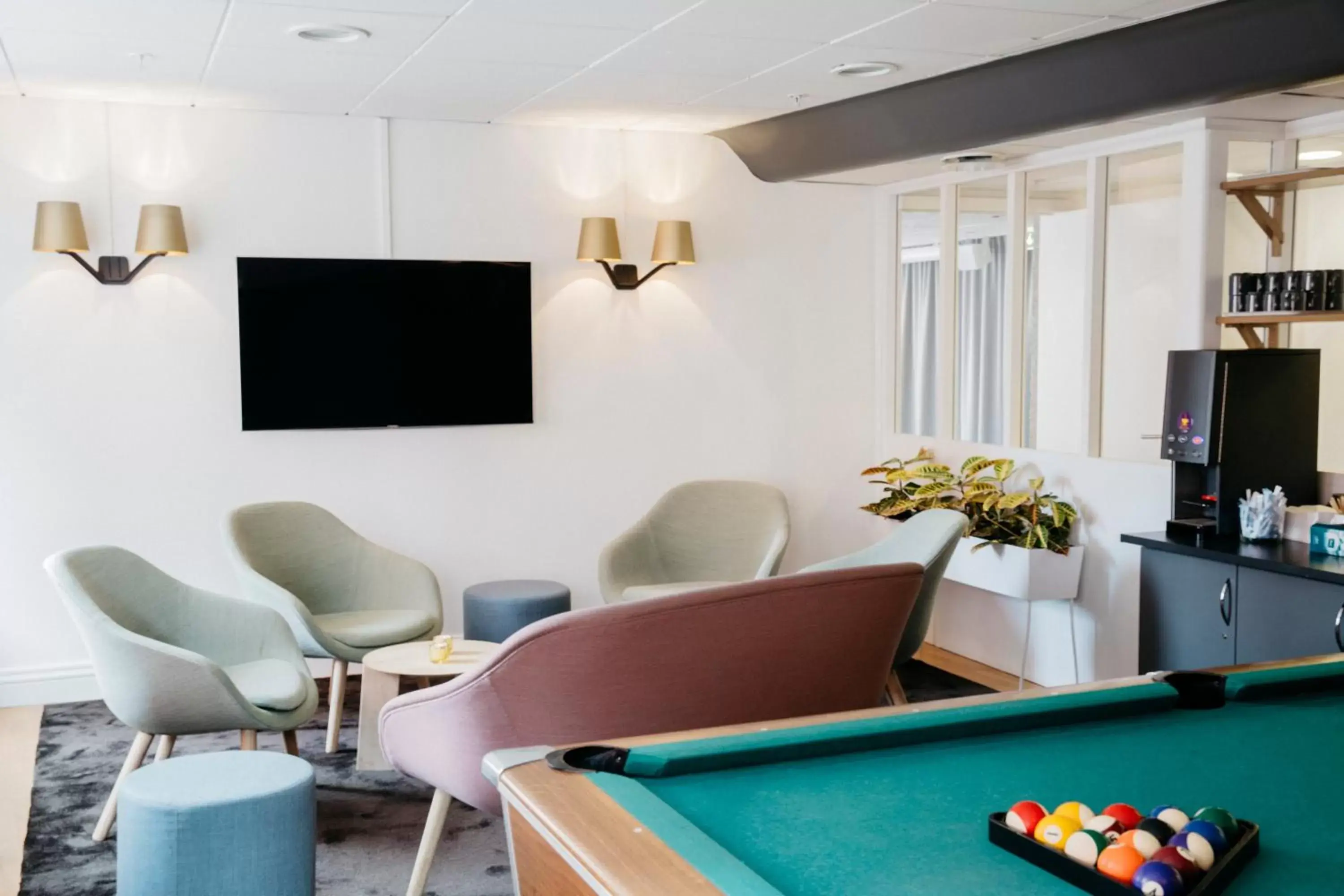 Communal lounge/ TV room, Billiards in Best Western Kom Hotel Stockholm