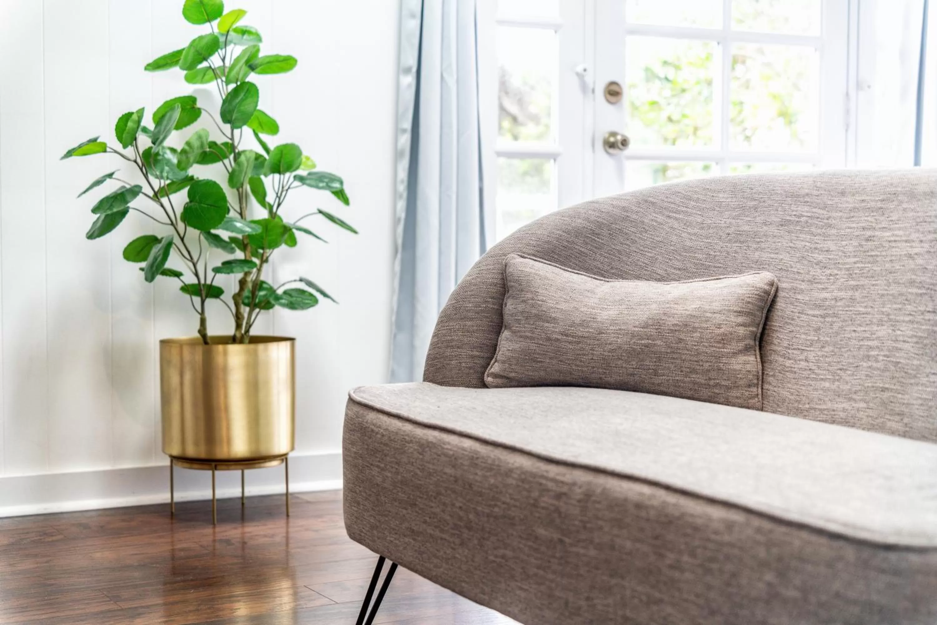 Living room in Agate Cove Inn
