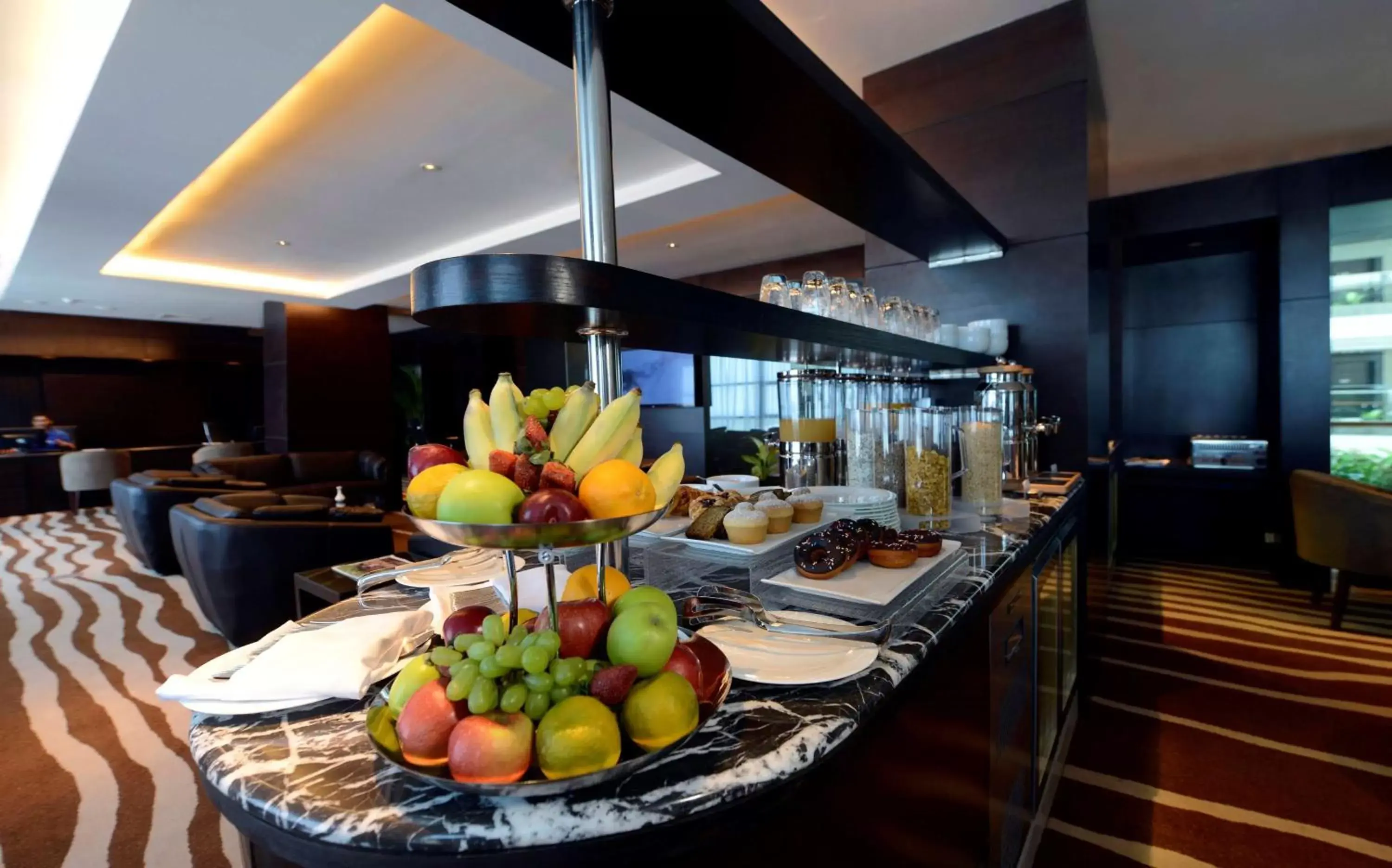 Lounge or bar, Food in Radisson Blu Chattogram Bay View