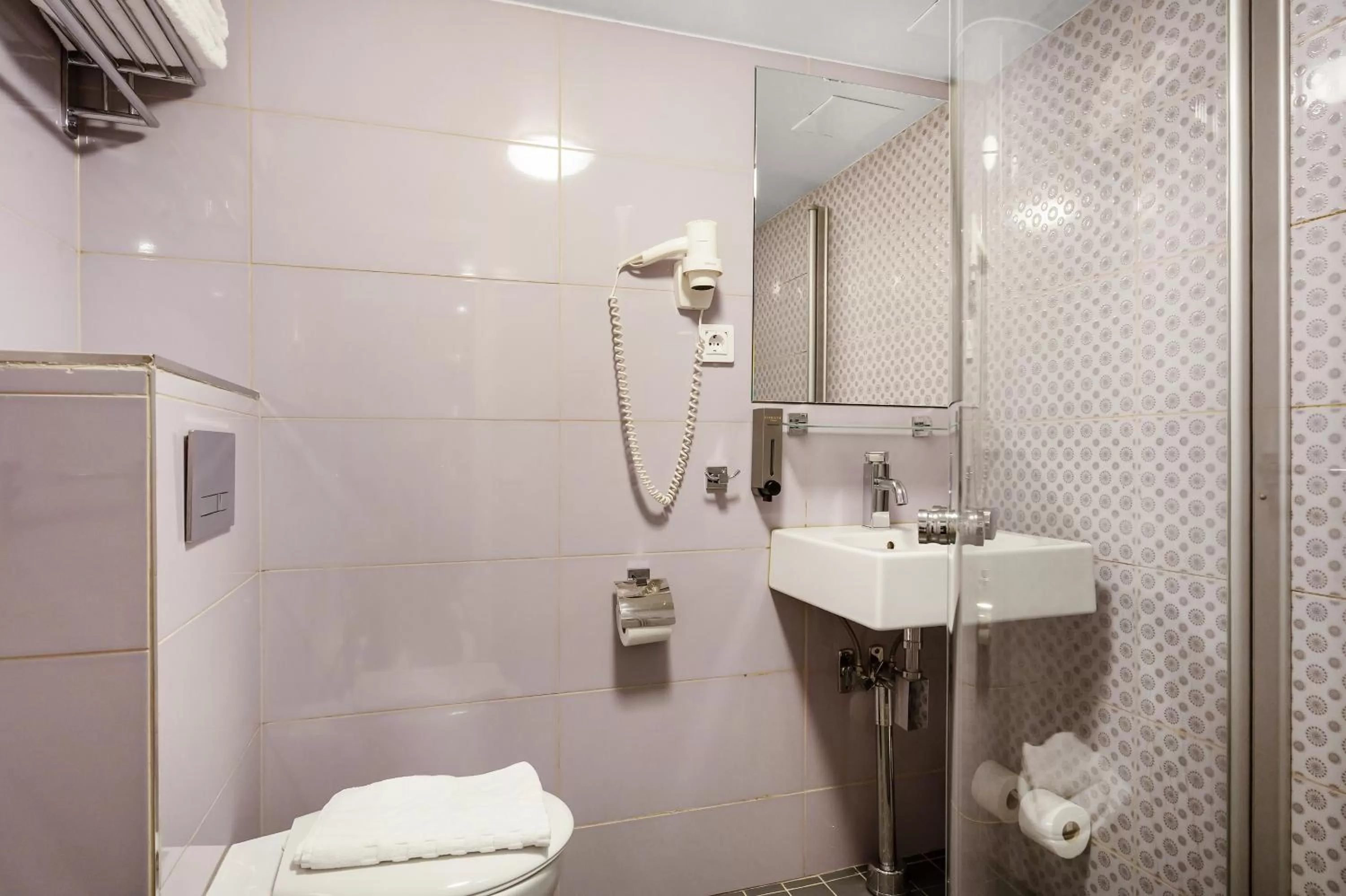 Shower in Hotel Point