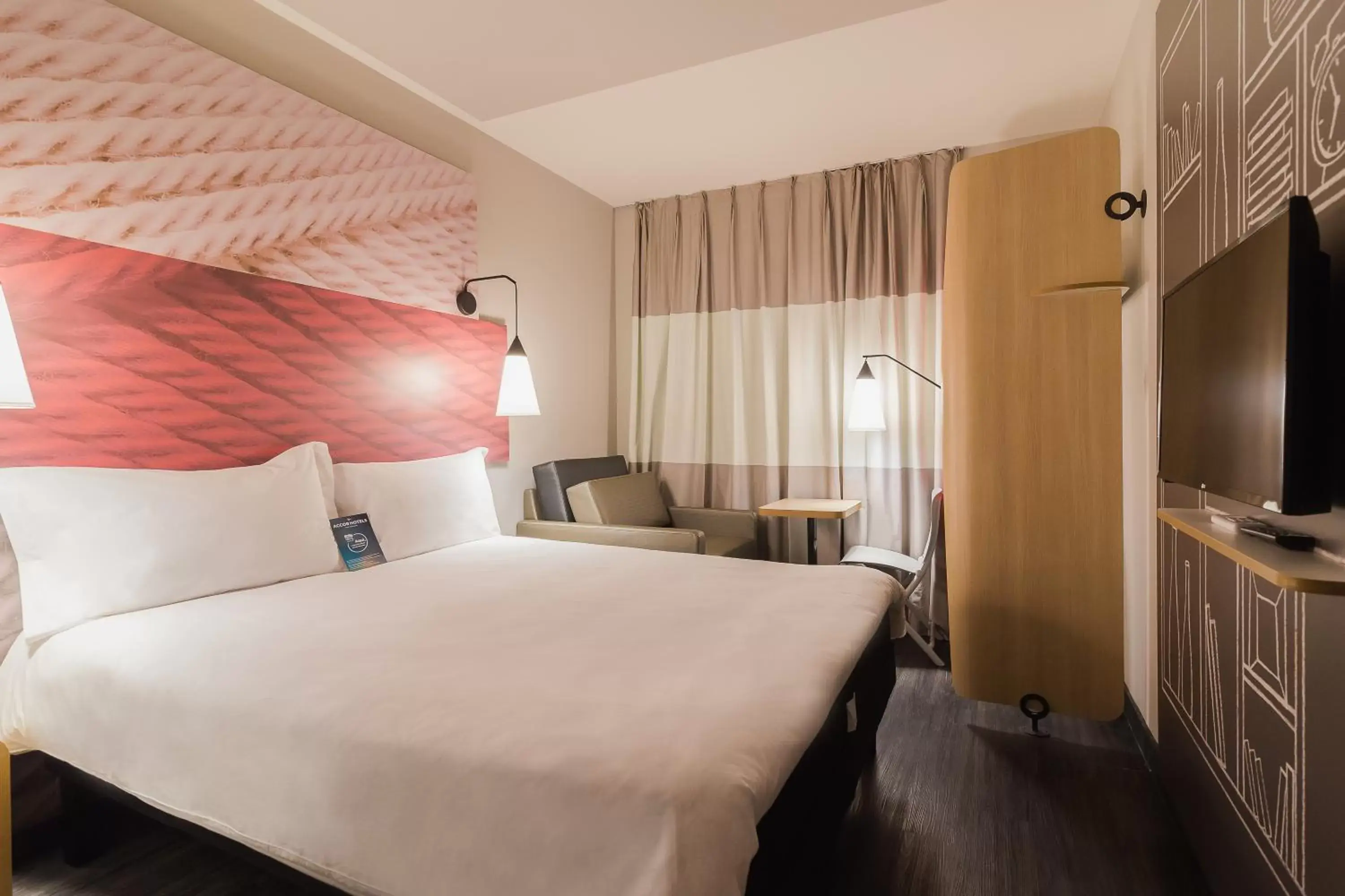 Photo of the whole room, Bed in ibis Erechim Photo of the whole room, Bed in ibis Erechim