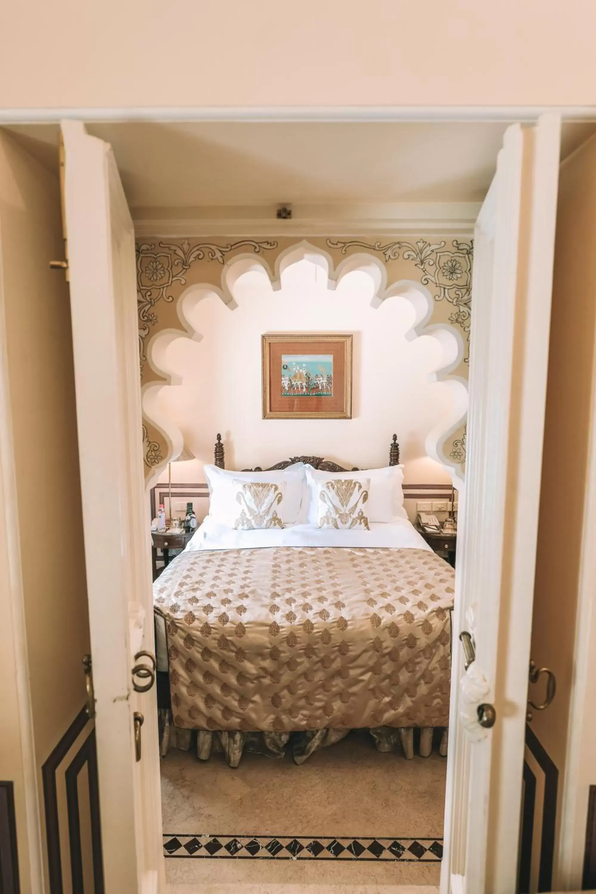 Bed in Taj Lake Palace Udaipur
