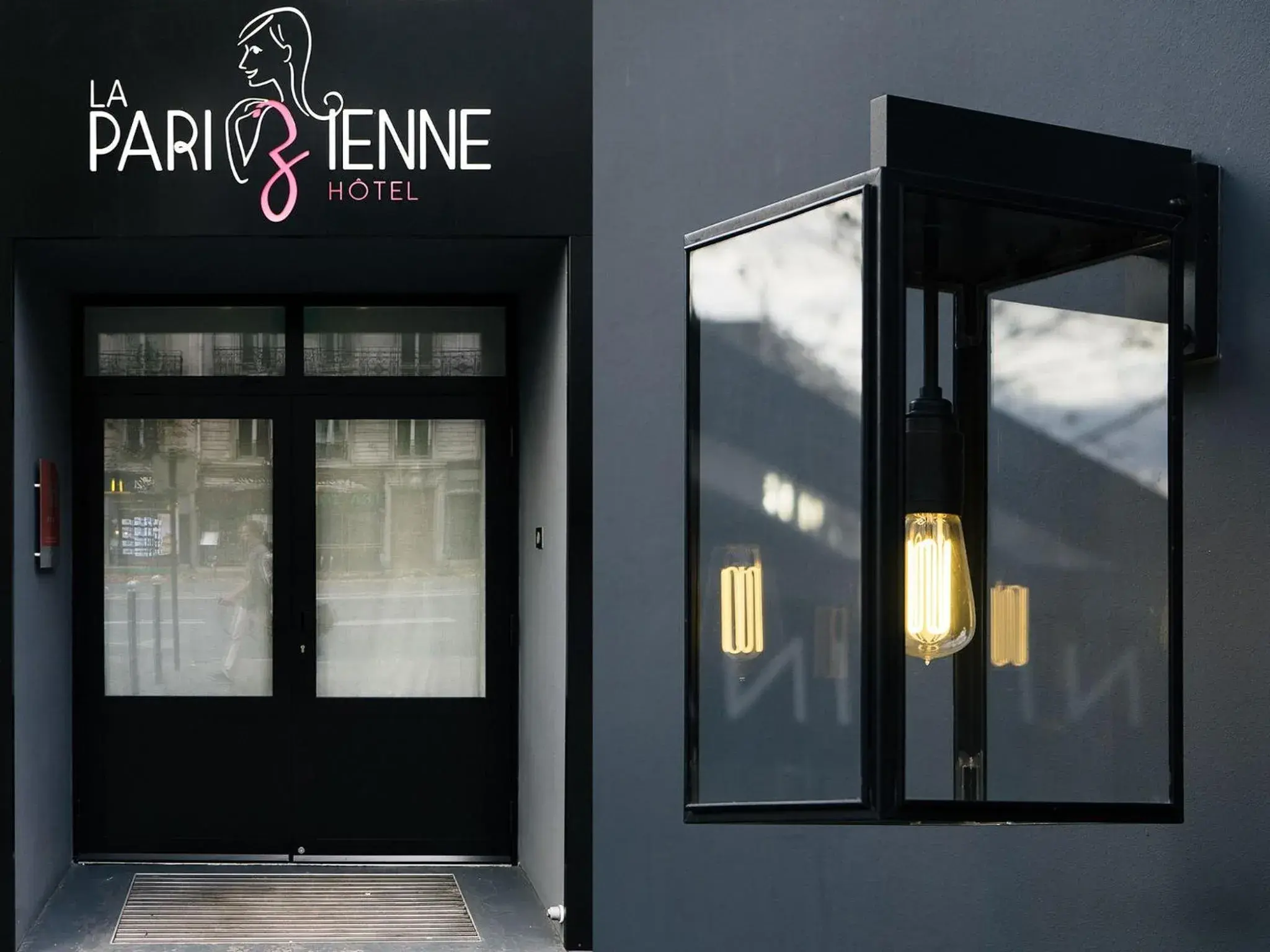 Facade/entrance in Hotel La Parizienne By Elegancia
