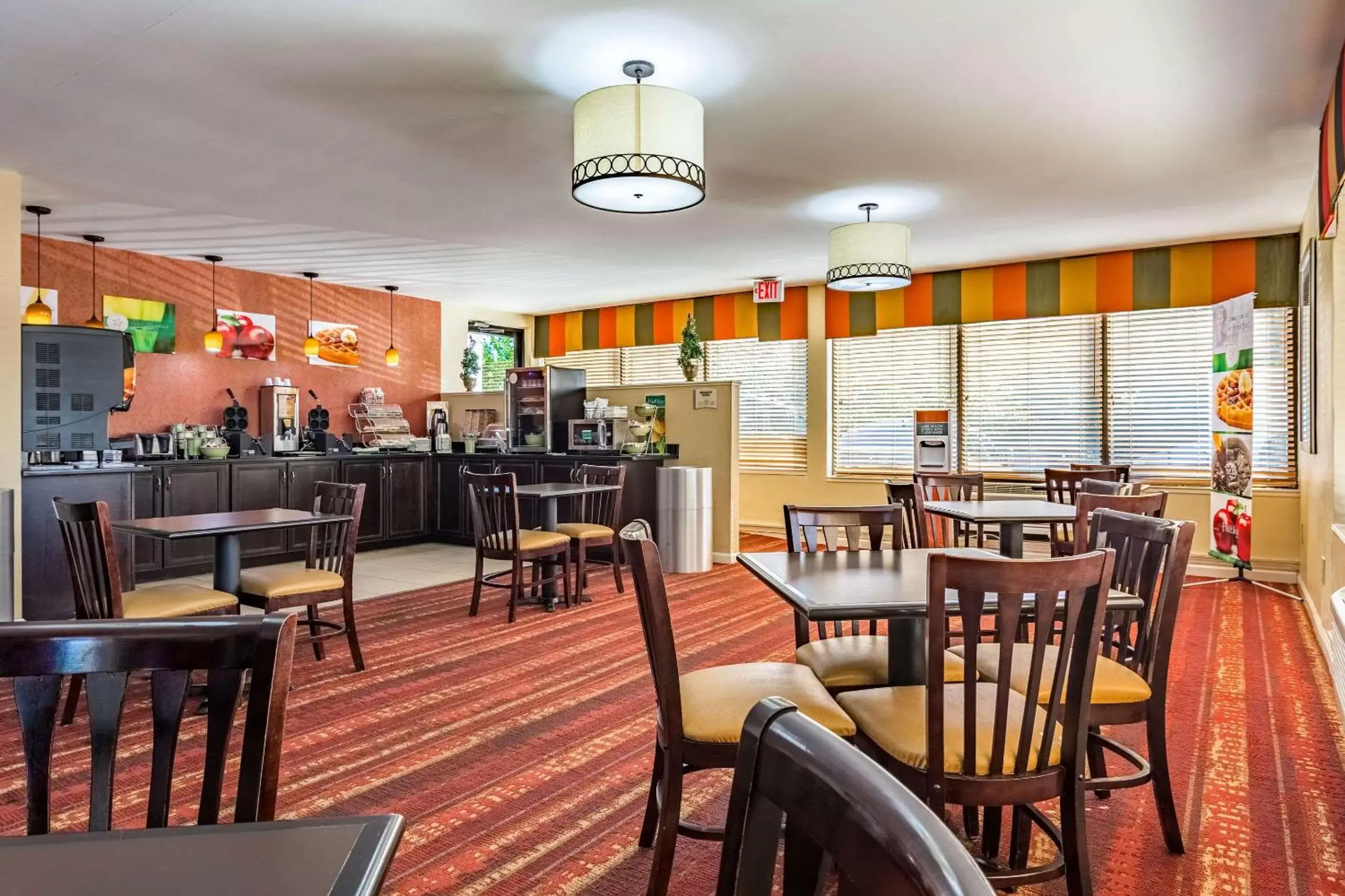 Restaurant/Places to Eat in Quality Inn Columbus