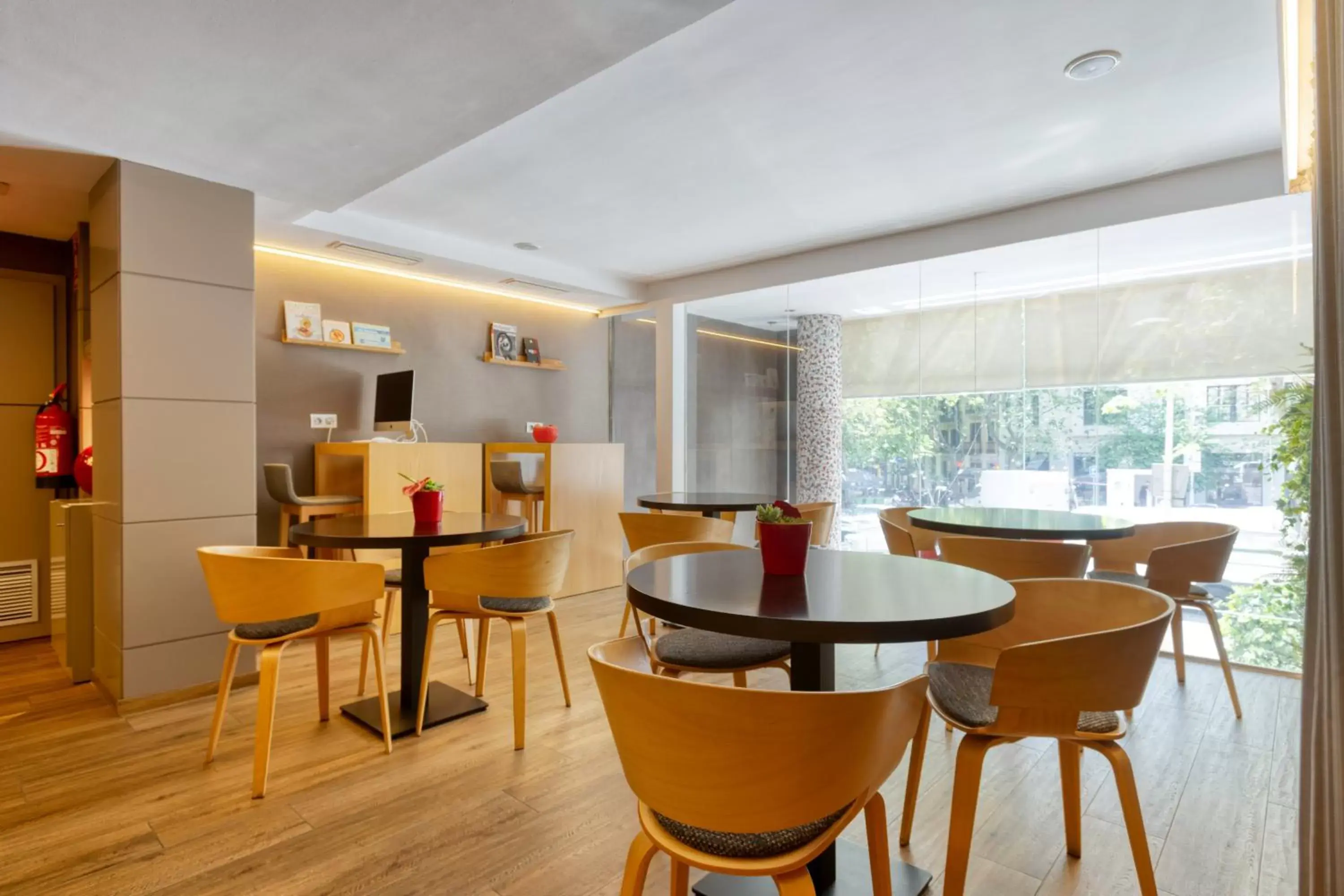 Restaurant/places to eat, Dining Area in Hotel America Barcelona