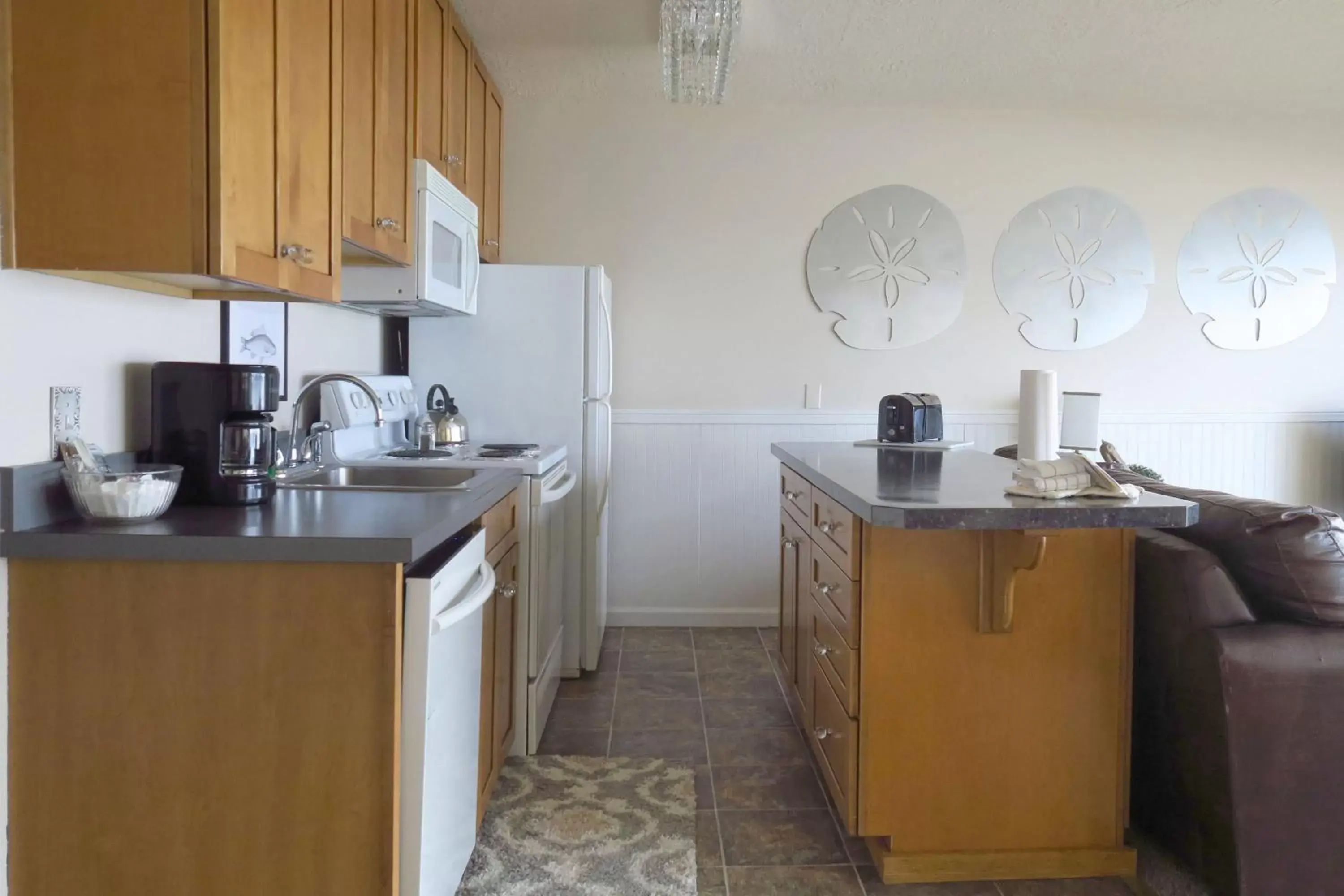 Coffee/tea facilities, Kitchen/Kitchenette in Ocean Terrace Condominiums